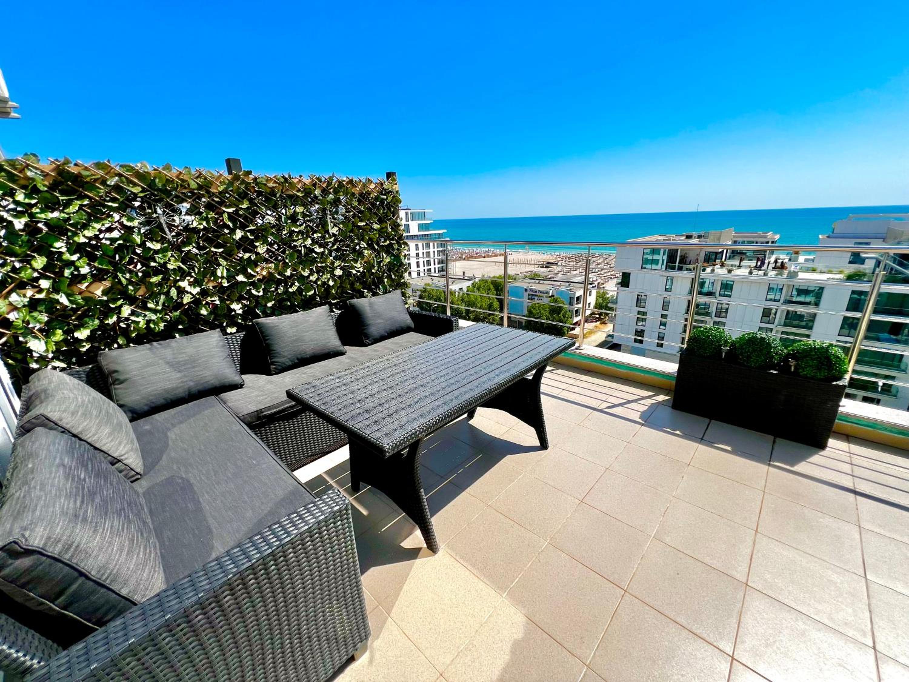 SUMMERLAND Sea View Penthouse & Jacuzzi
