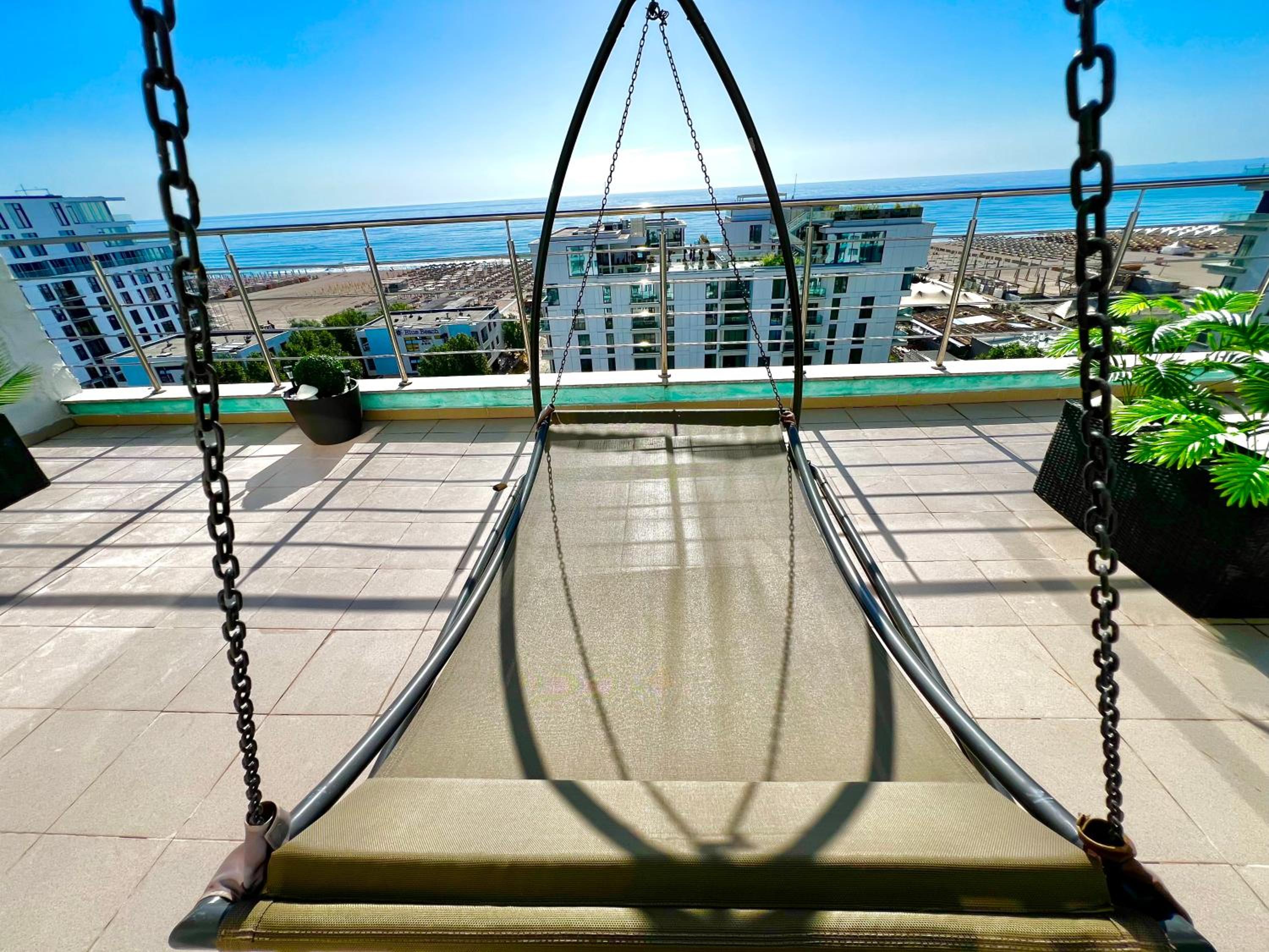 SUMMERLAND Sea View Penthouse & Jacuzzi