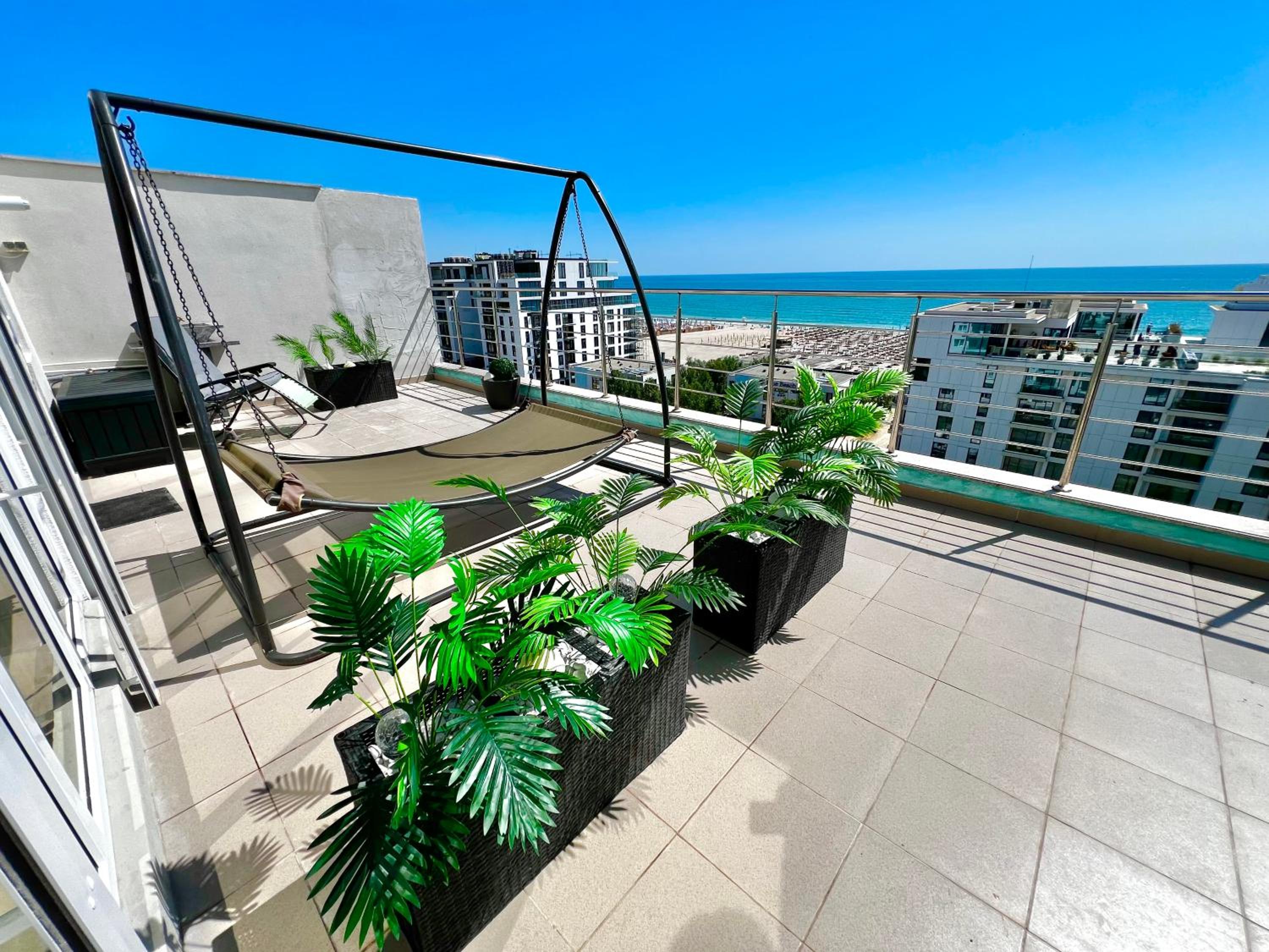 SUMMERLAND Sea View Penthouse & Jacuzzi