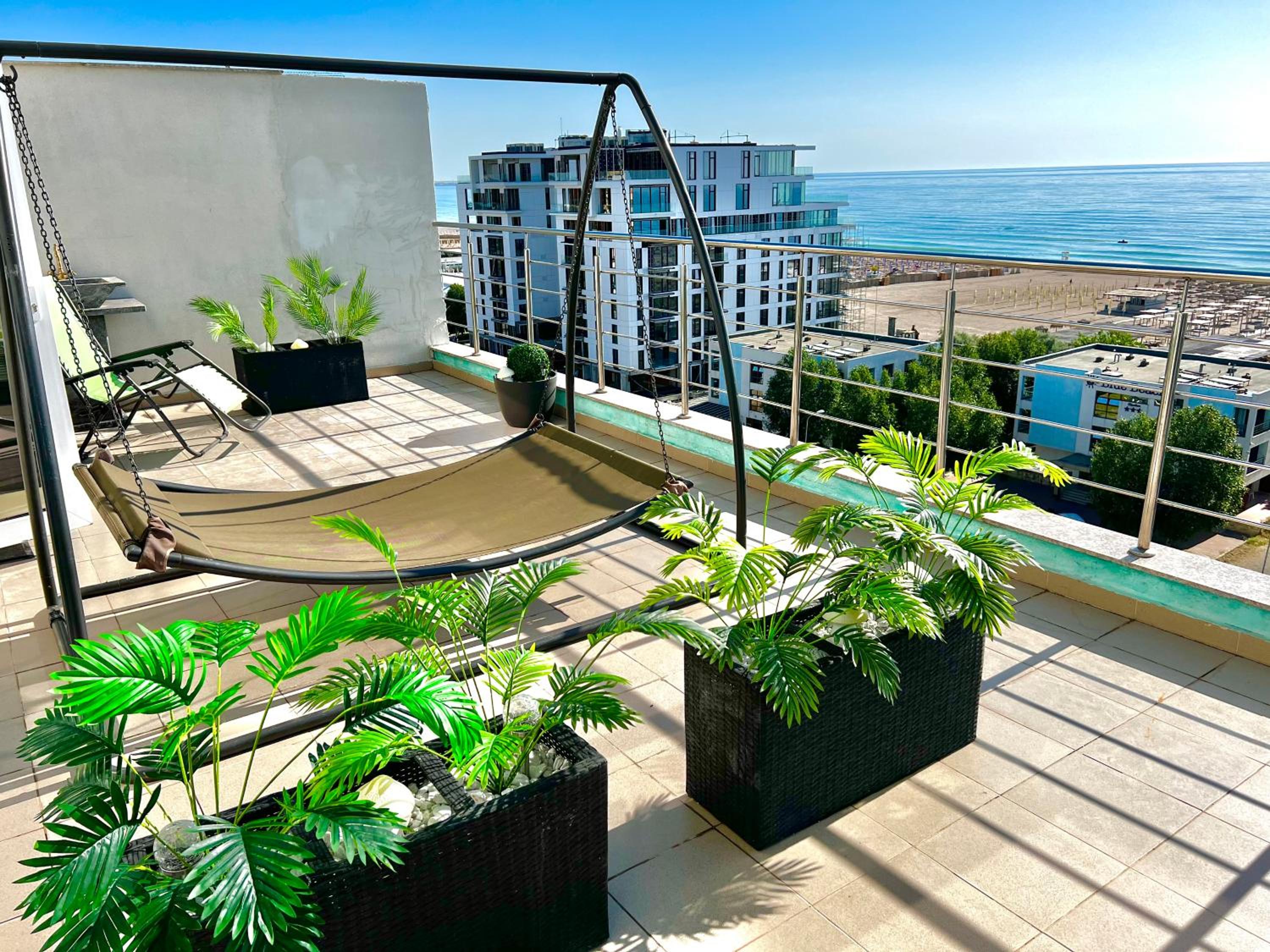 SUMMERLAND Sea View Penthouse & Jacuzzi