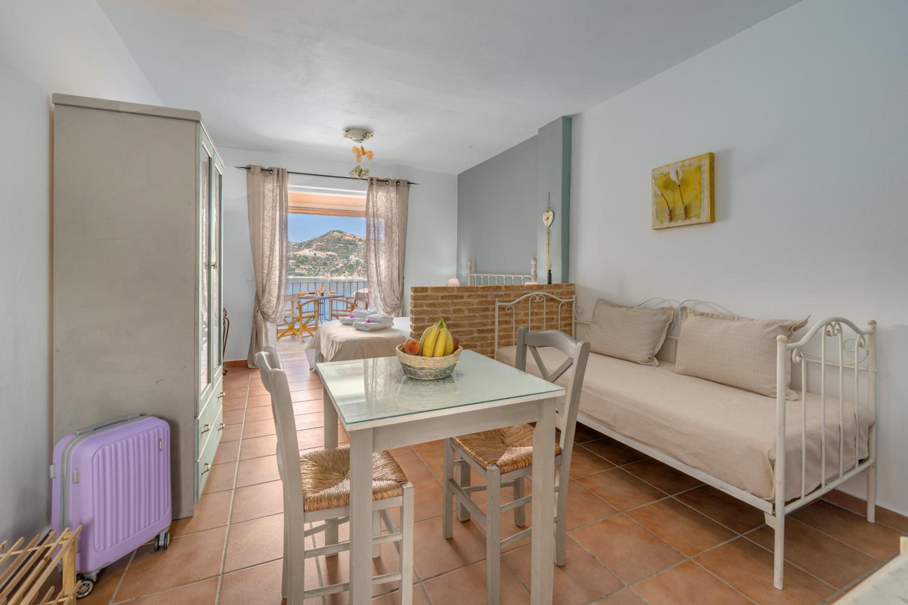Niovi Seaview Apartments