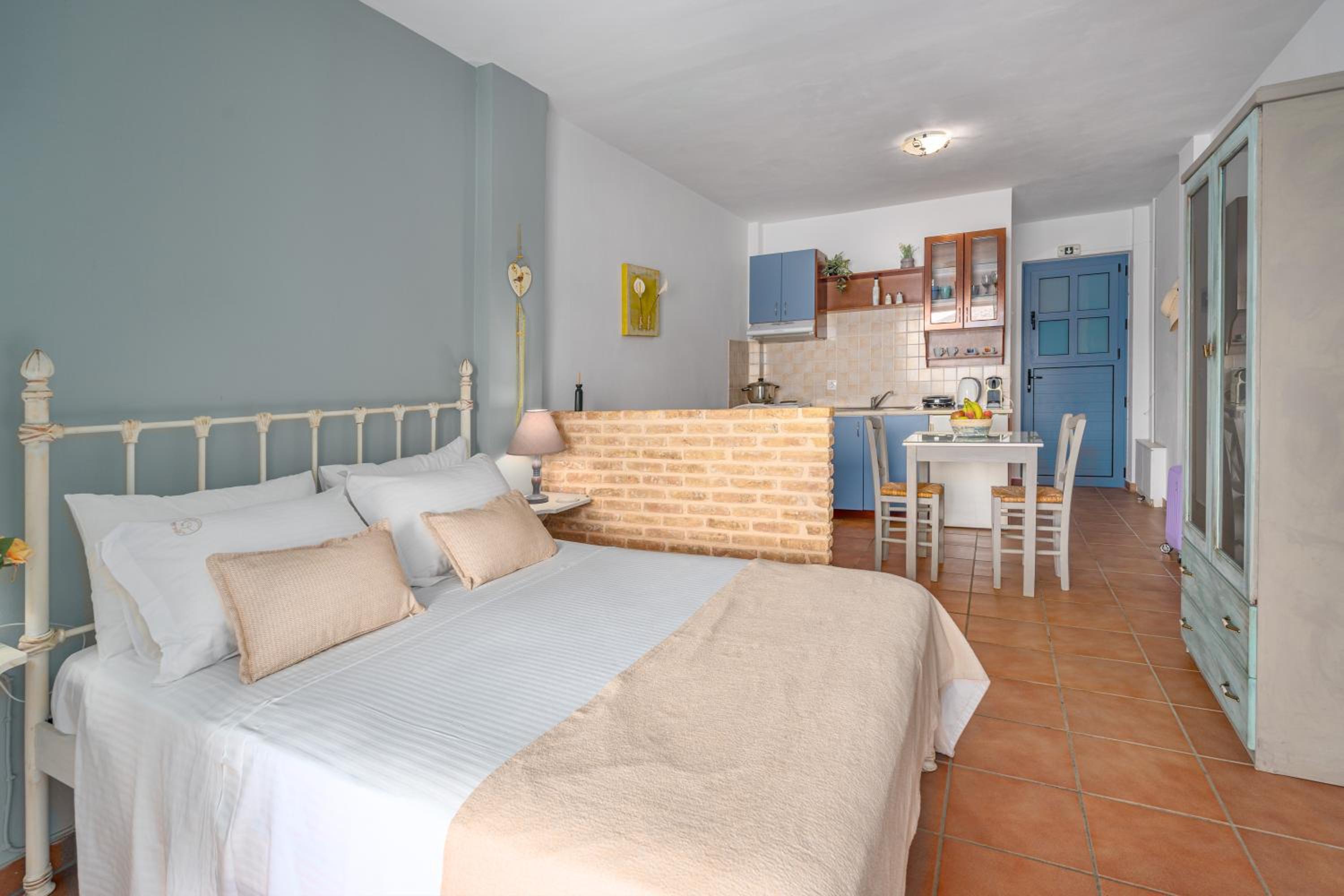 Niovi Seaview Apartments