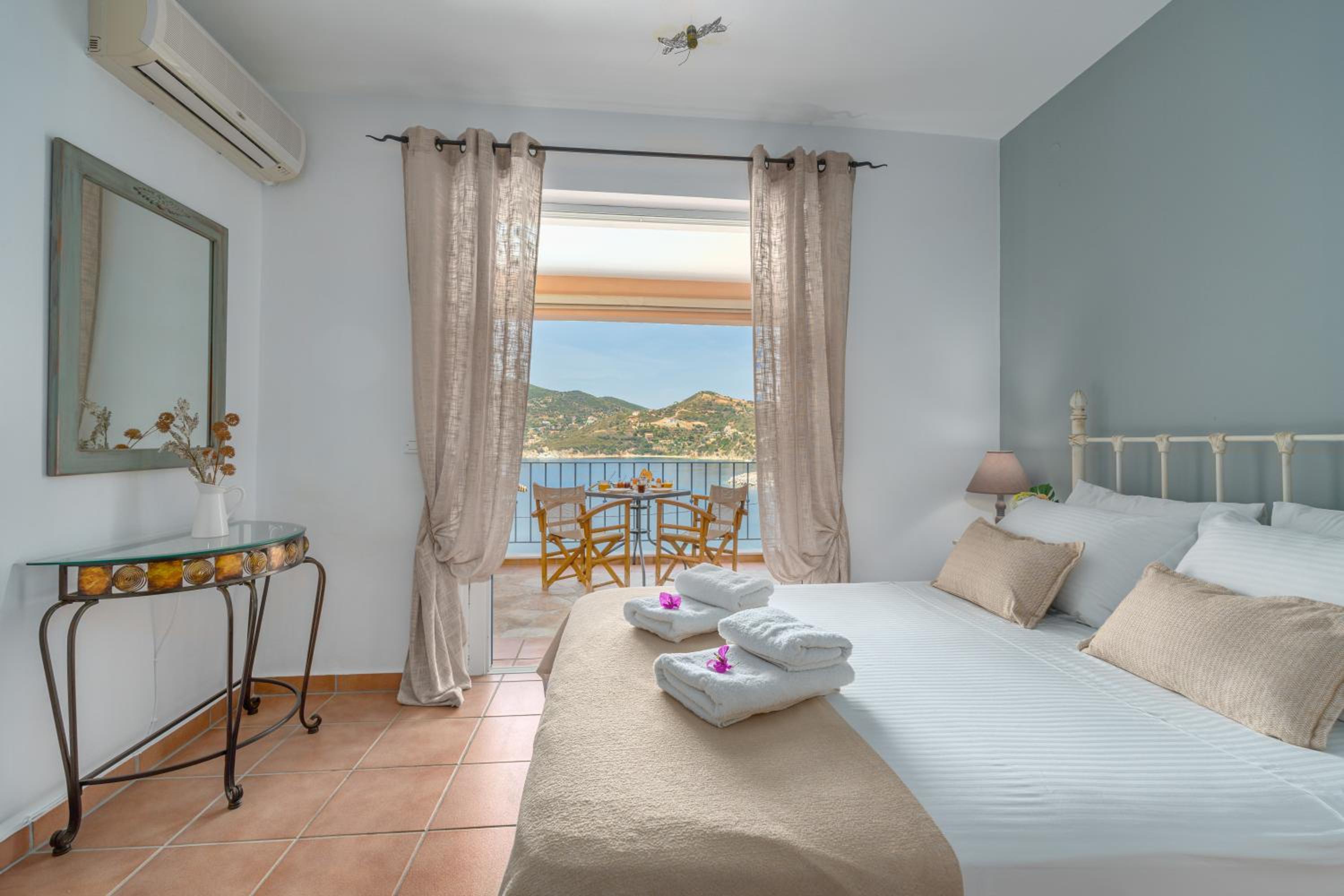 Niovi Seaview Apartments