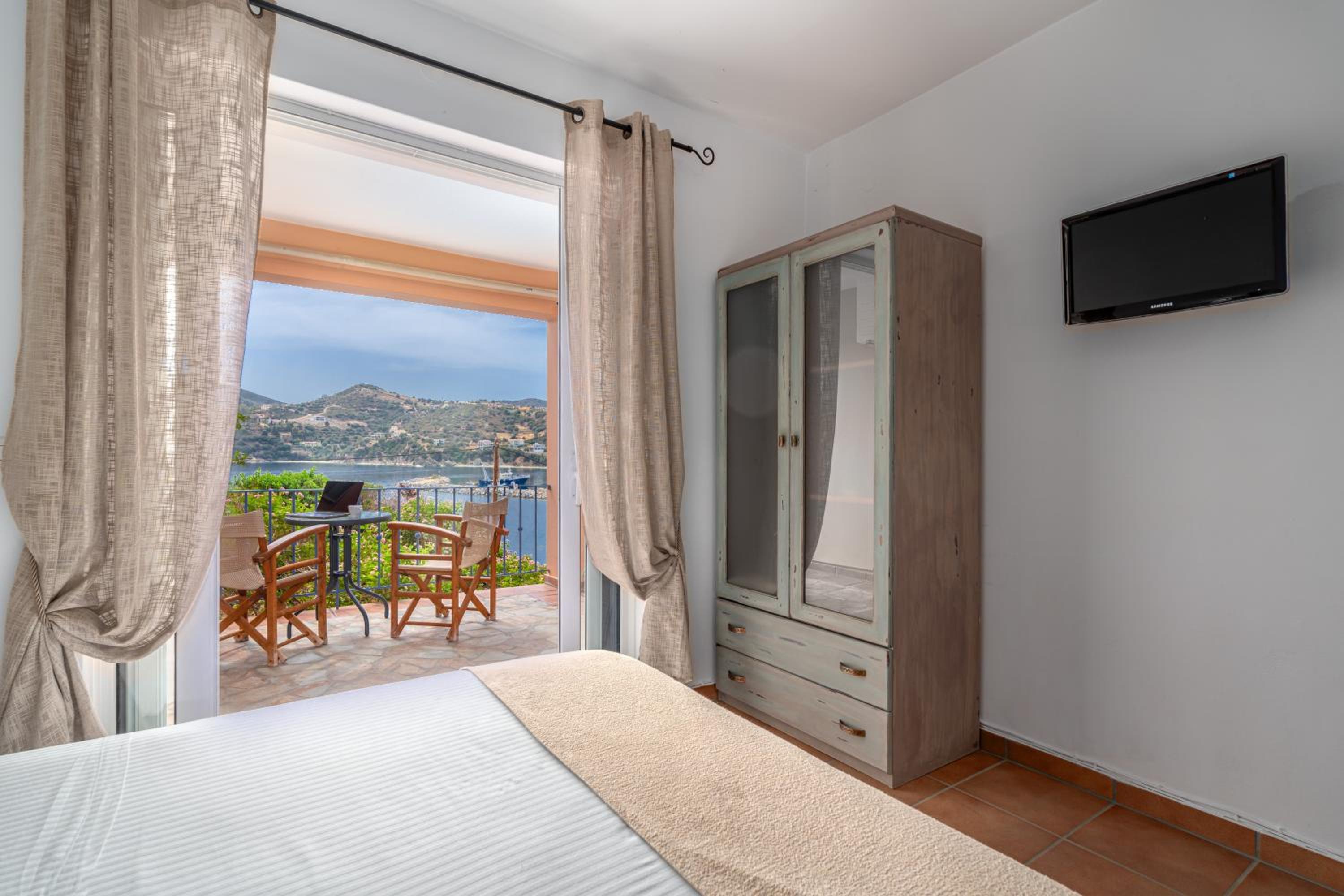 Niovi Seaview Apartments
