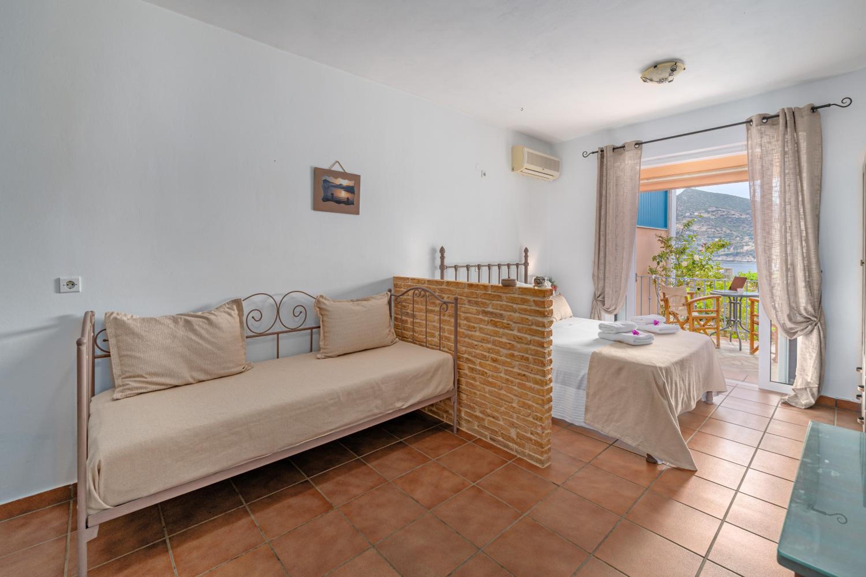 Niovi Seaview Apartments