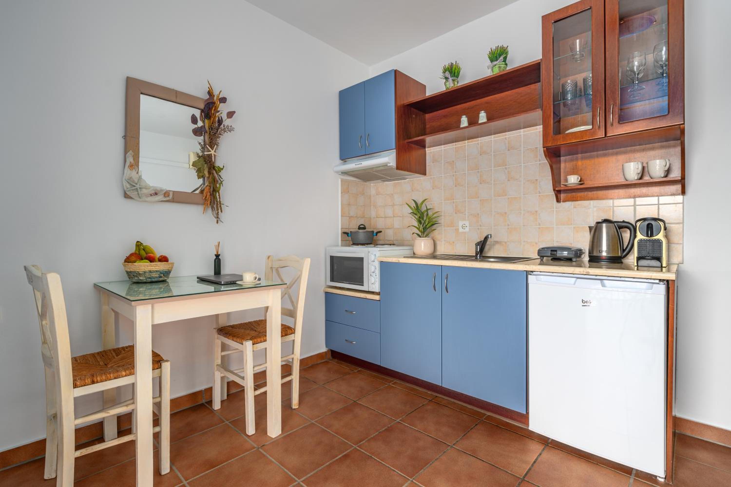 Niovi Seaview Apartments