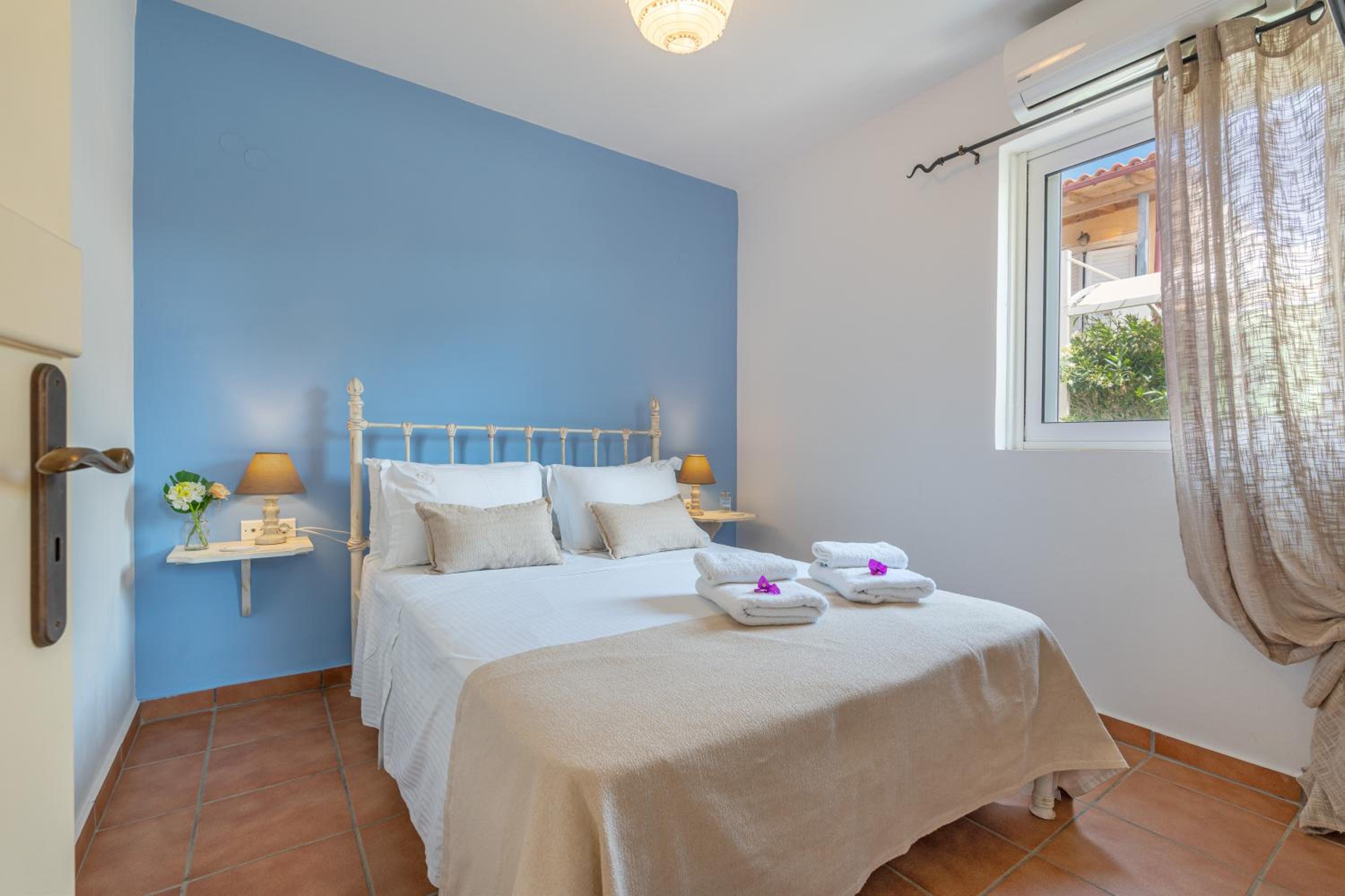 Niovi Seaview Apartments