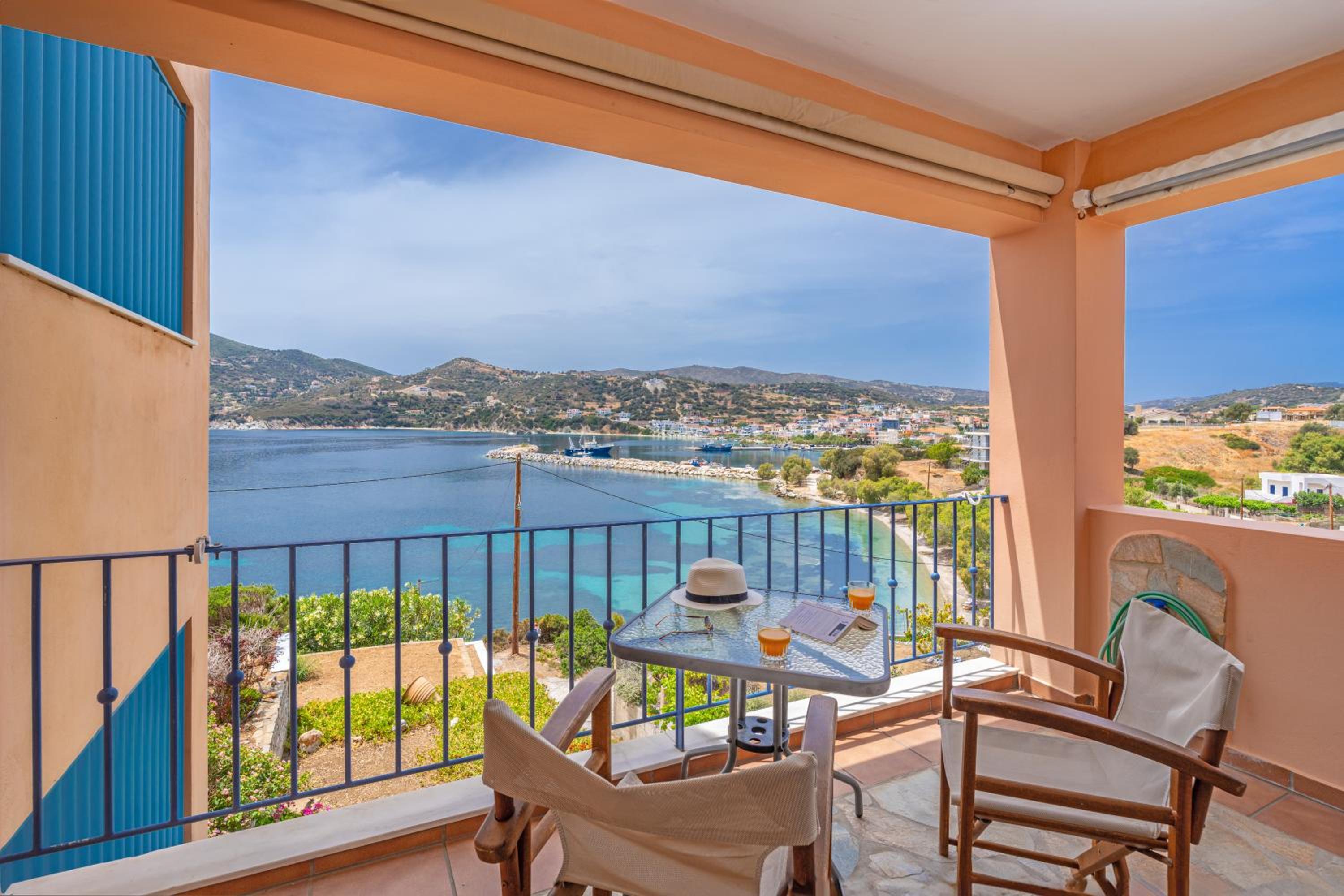 Niovi Seaview Apartments