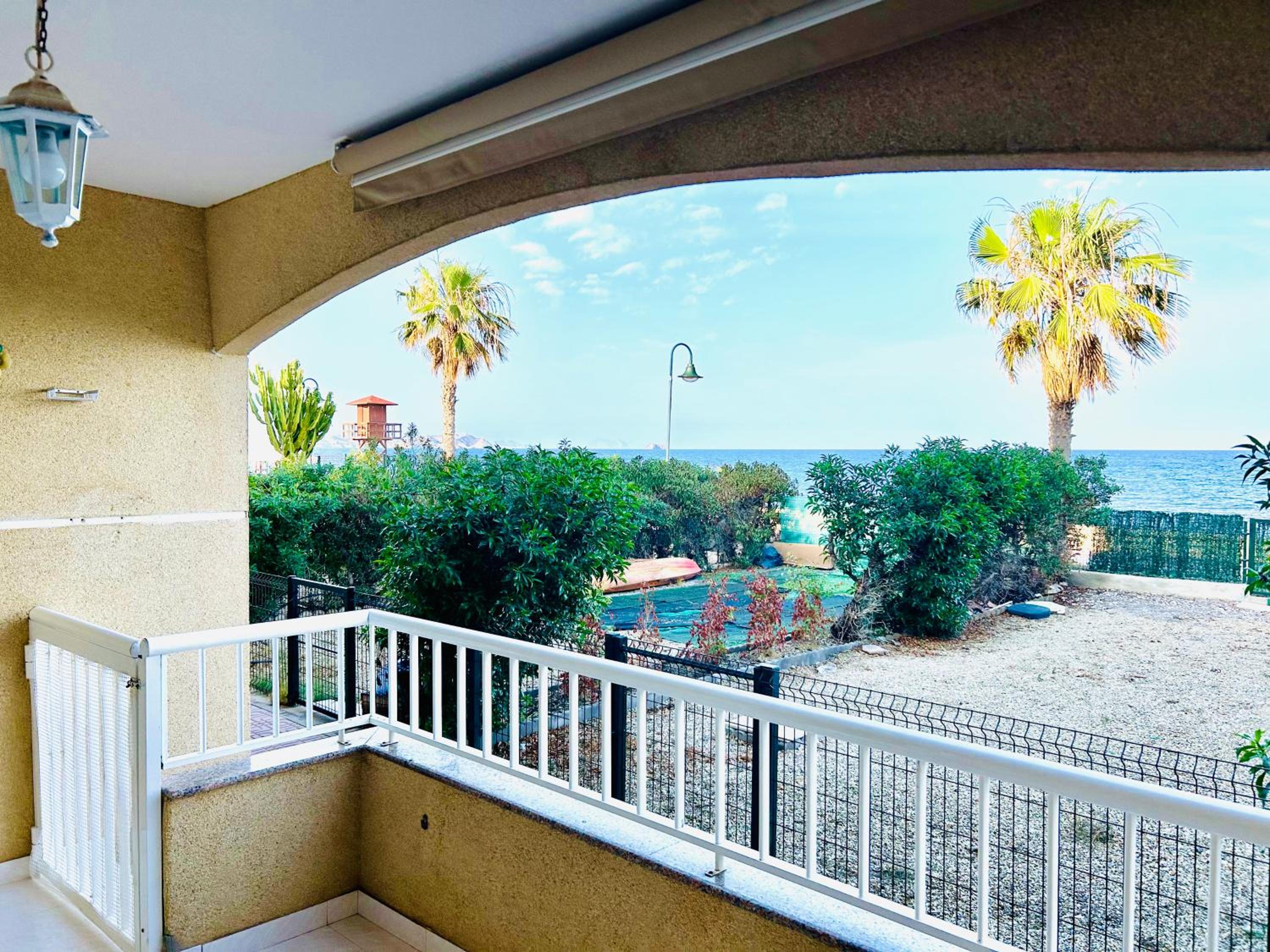 Apartamento en primera línea en Pozo del Esparto