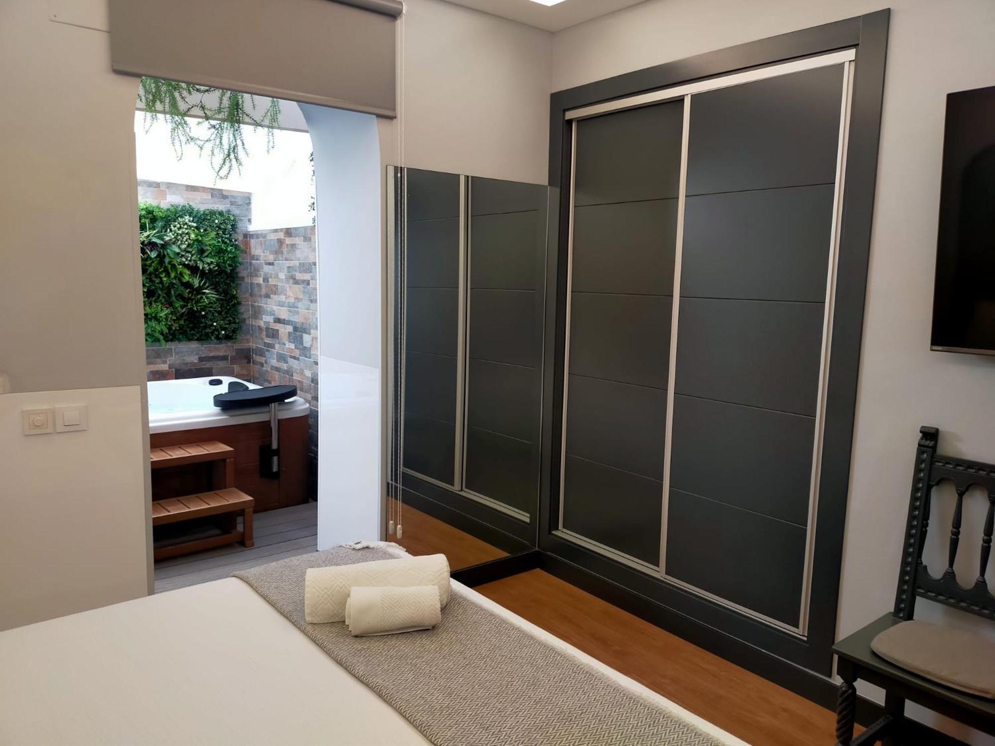 BASTINAZO ALOHADREAM - EXCLUSIVO - Design Suite Luxury Love and Spa - Jacuzzi y Sauna Privados view 4