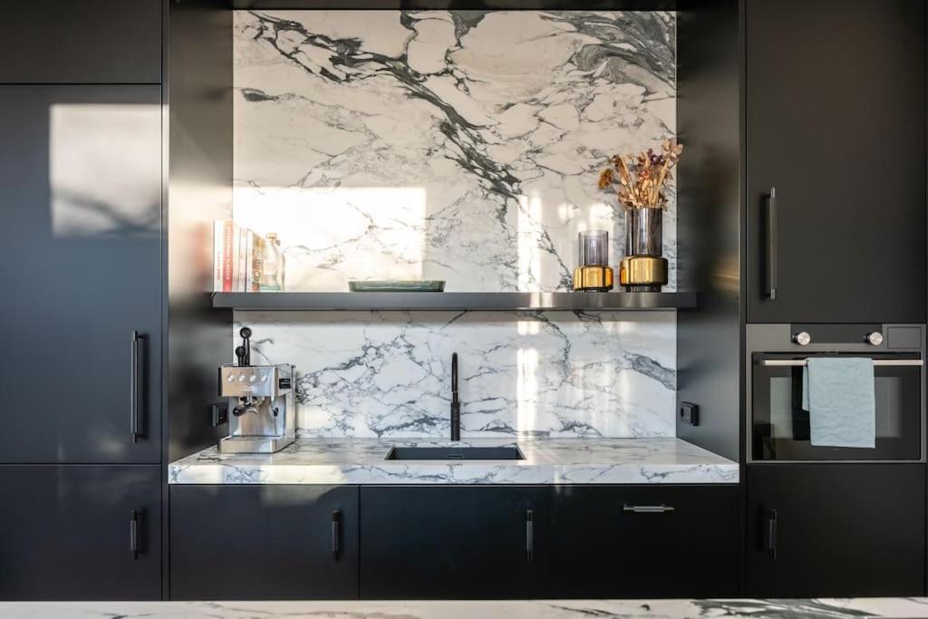 Luxurious Central Park 1-Bed Apartment