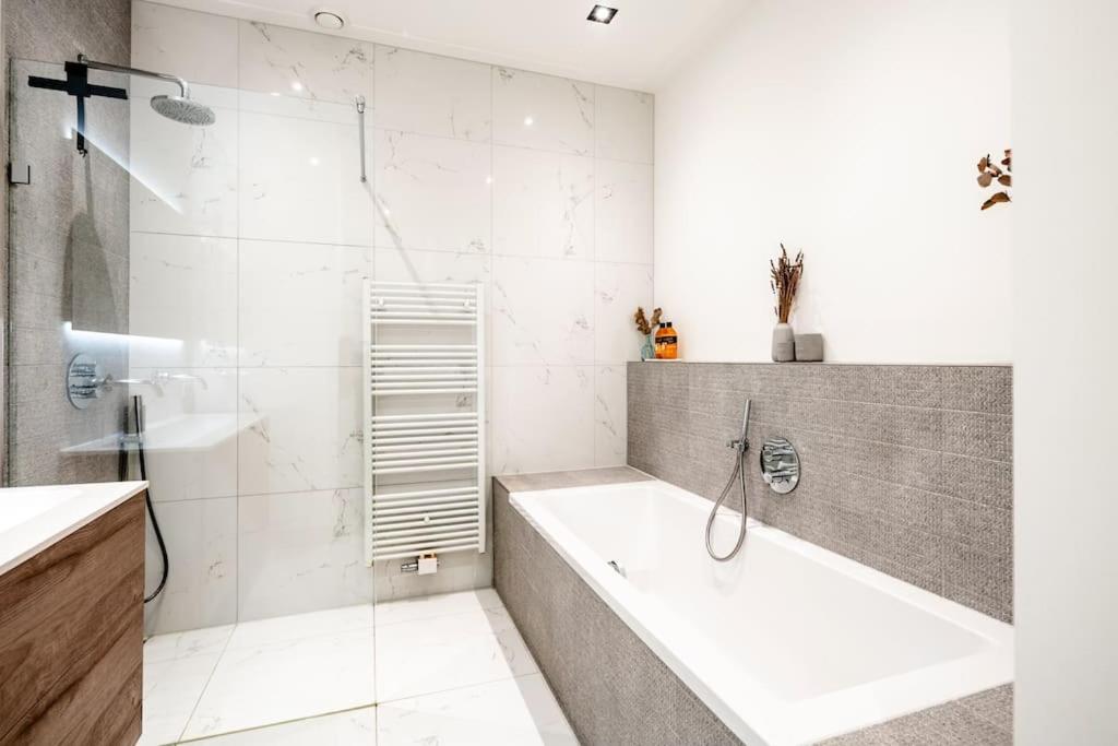 Luxurious Central Park 1-Bed Apartment