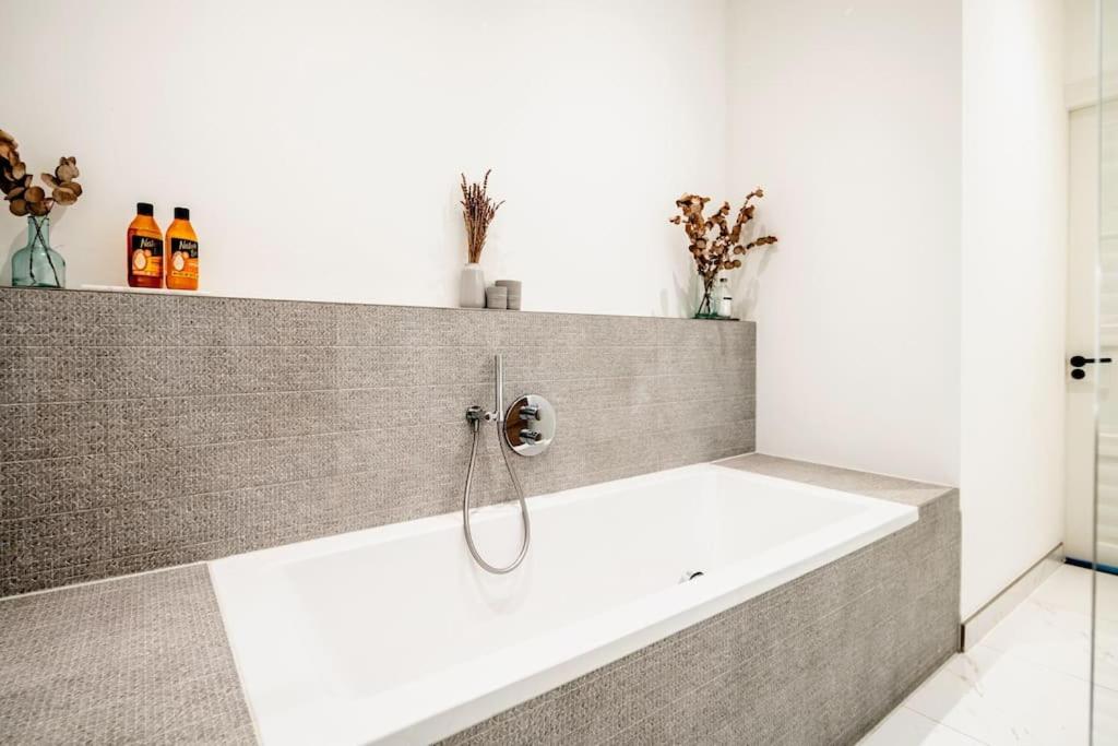 Luxurious Central Park 1-Bed Apartment