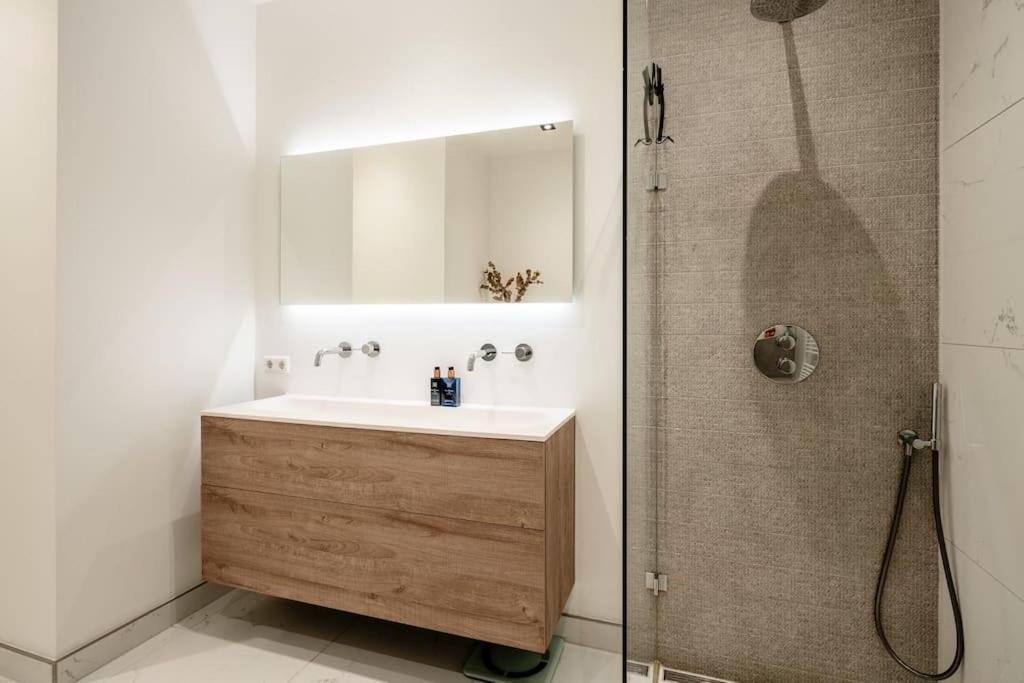 Luxurious Central Park 1-Bed Apartment