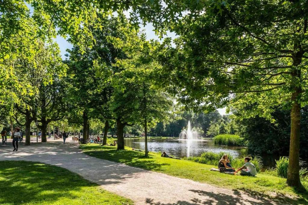 Luxurious Central Park 1-Bed Apartment