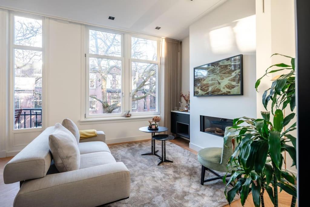 Luxurious Central Park 1-Bed Apartment