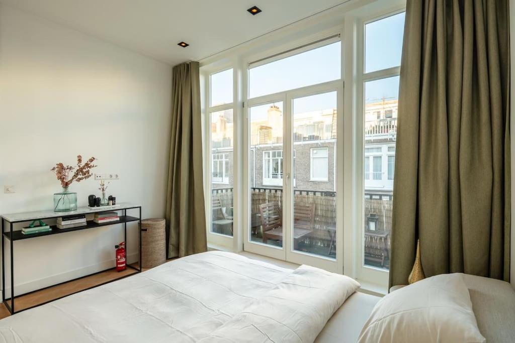 Luxurious Central Park 1-Bed Apartment