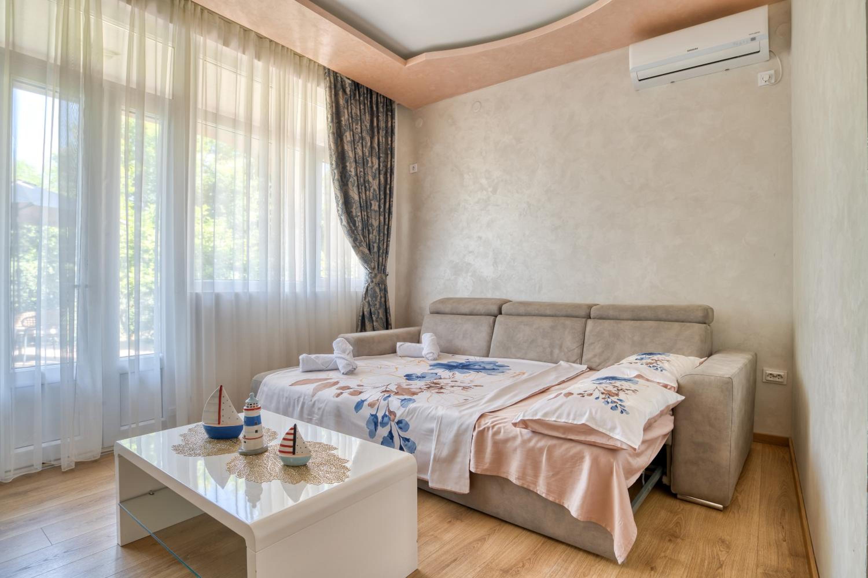 Photo 104