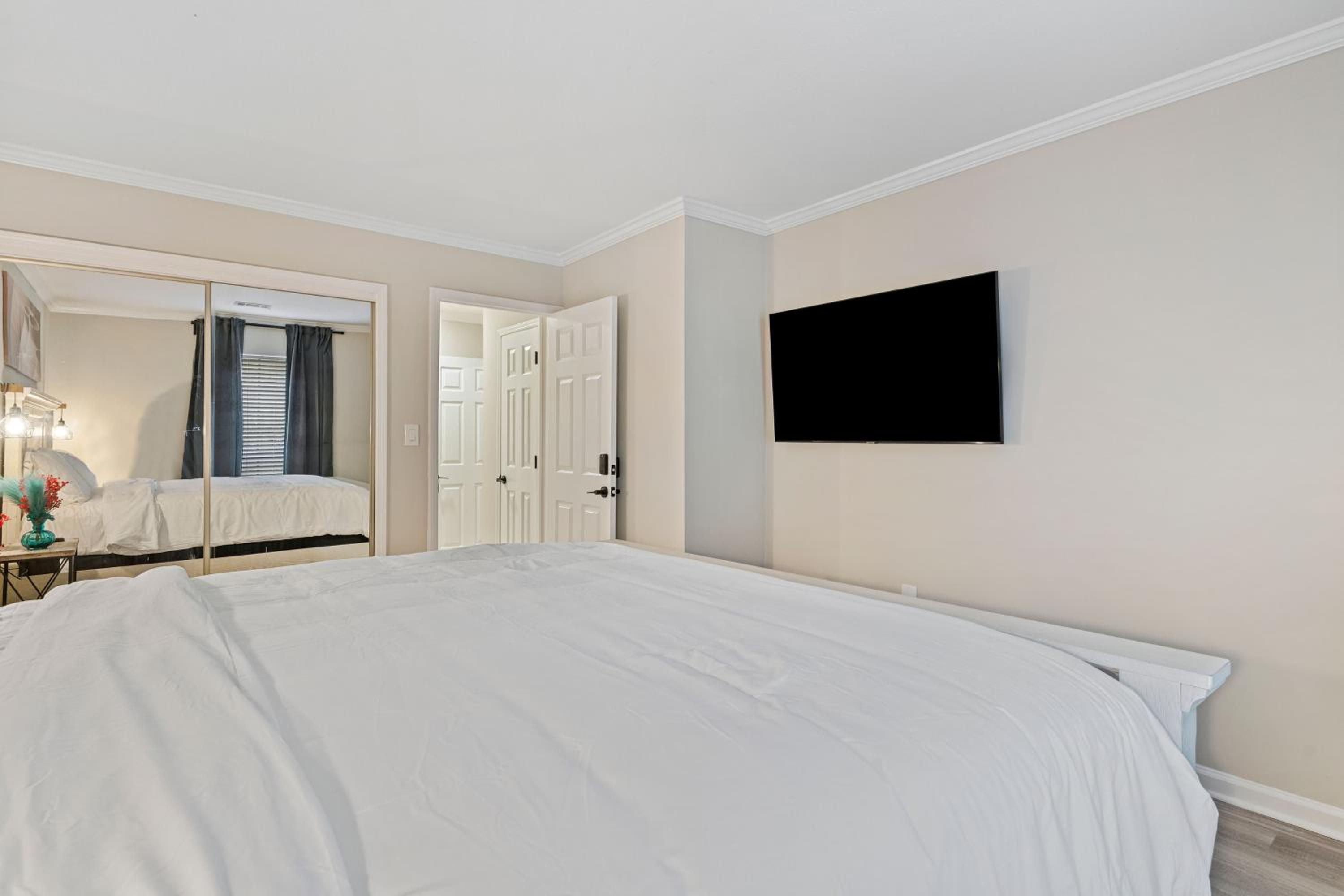 2 - Brand New Luxury 1Bdr,1Bath in Atlanta GA view 2