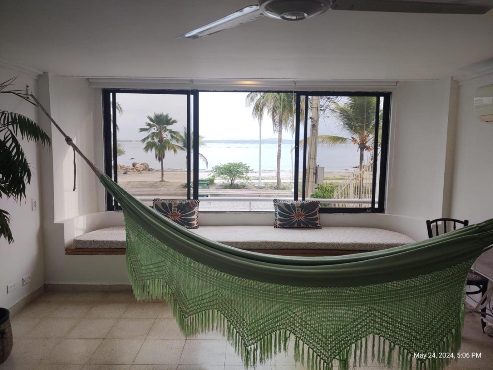 Habitación de lujo en hermosa casa frente al mar