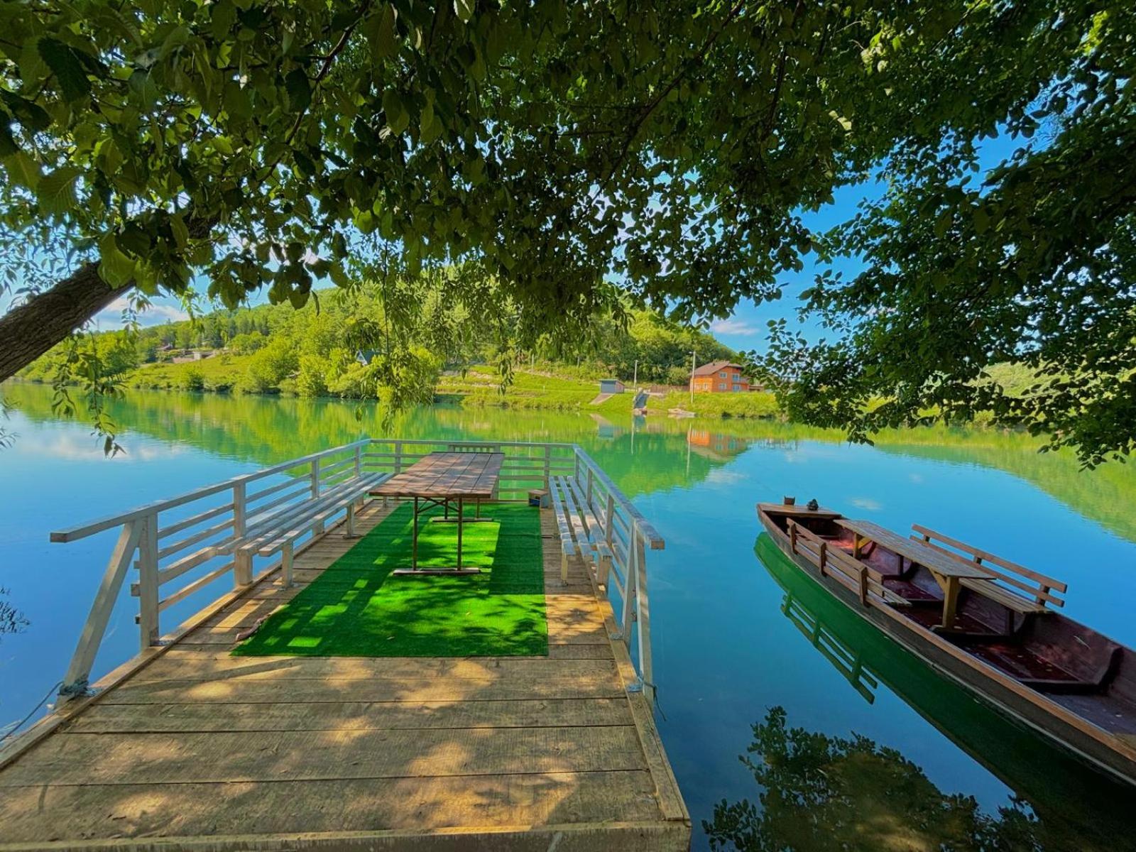 Riverside Resort Una