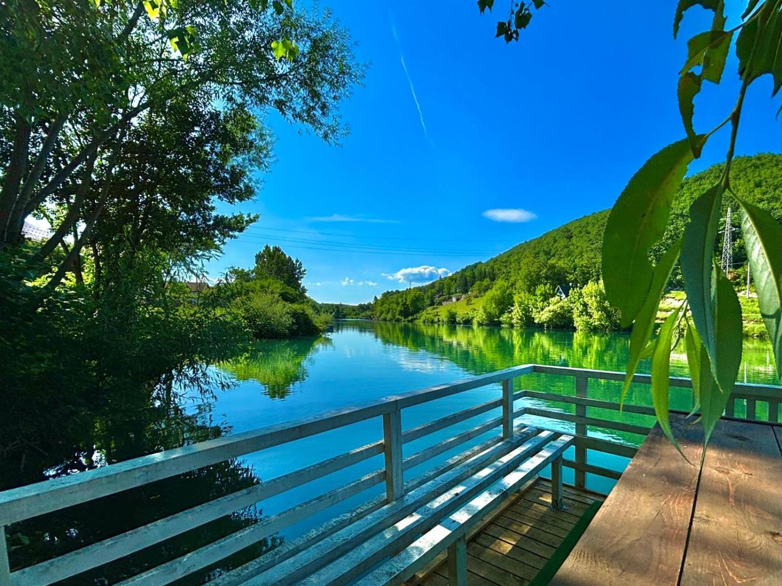 Riverside Resort Una