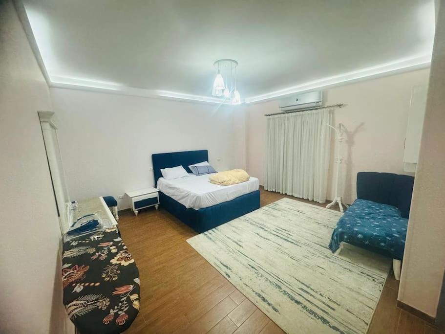 Apartment near to point 90 Mall