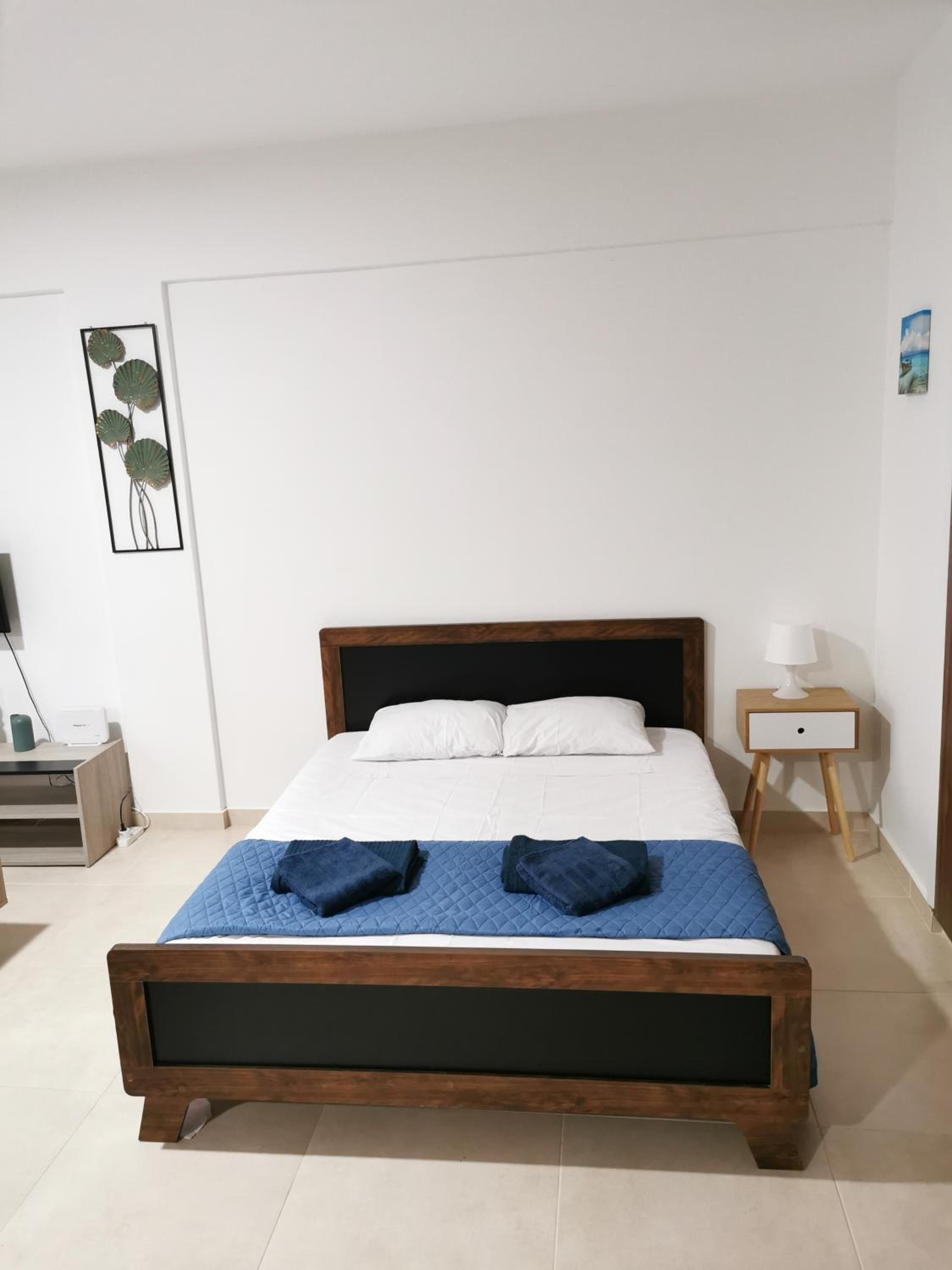 Must Stay - Finikoudes Studio