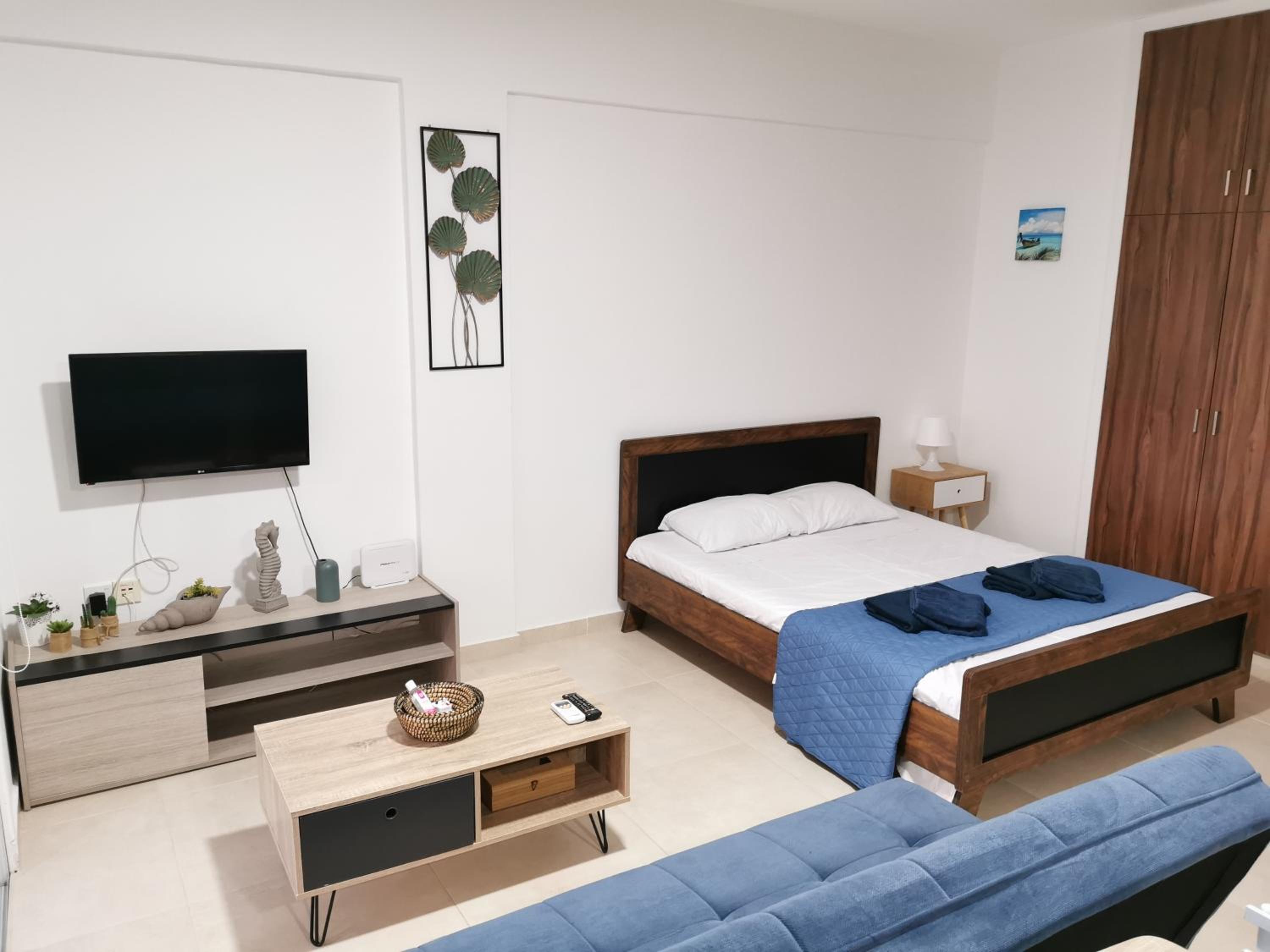Must Stay - Finikoudes Studio