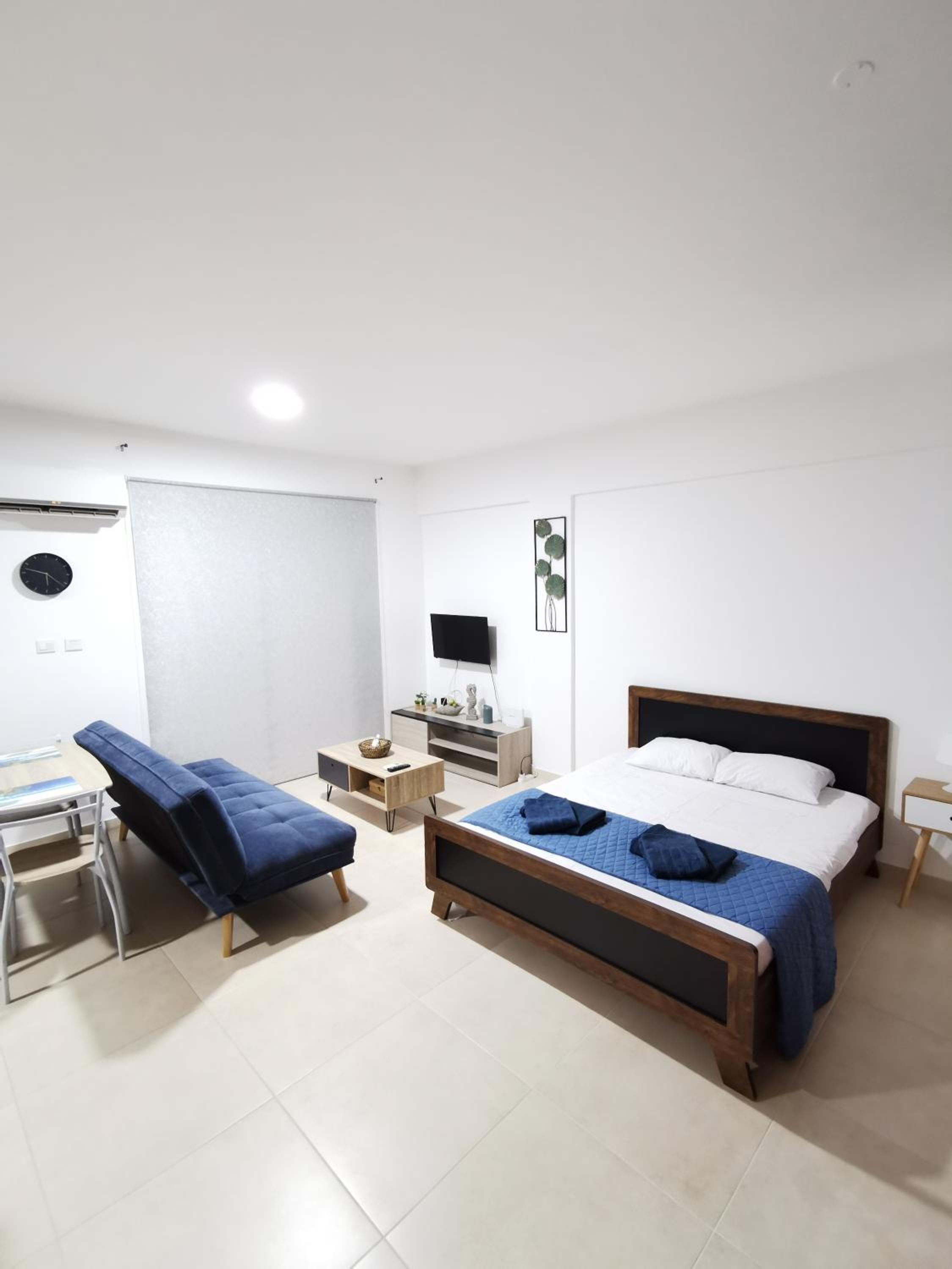 Must Stay - Finikoudes Studio