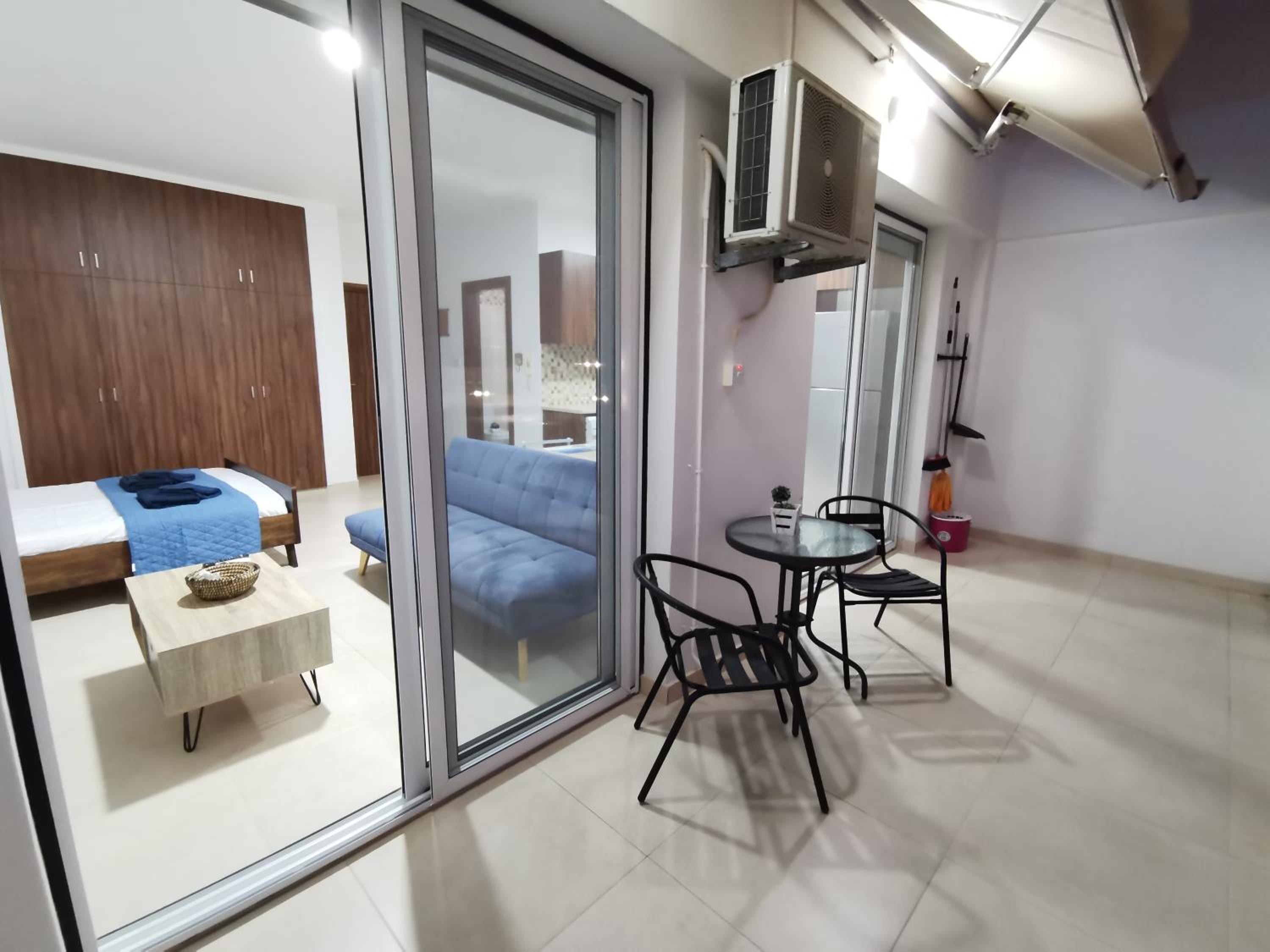 Must Stay - Finikoudes Studio