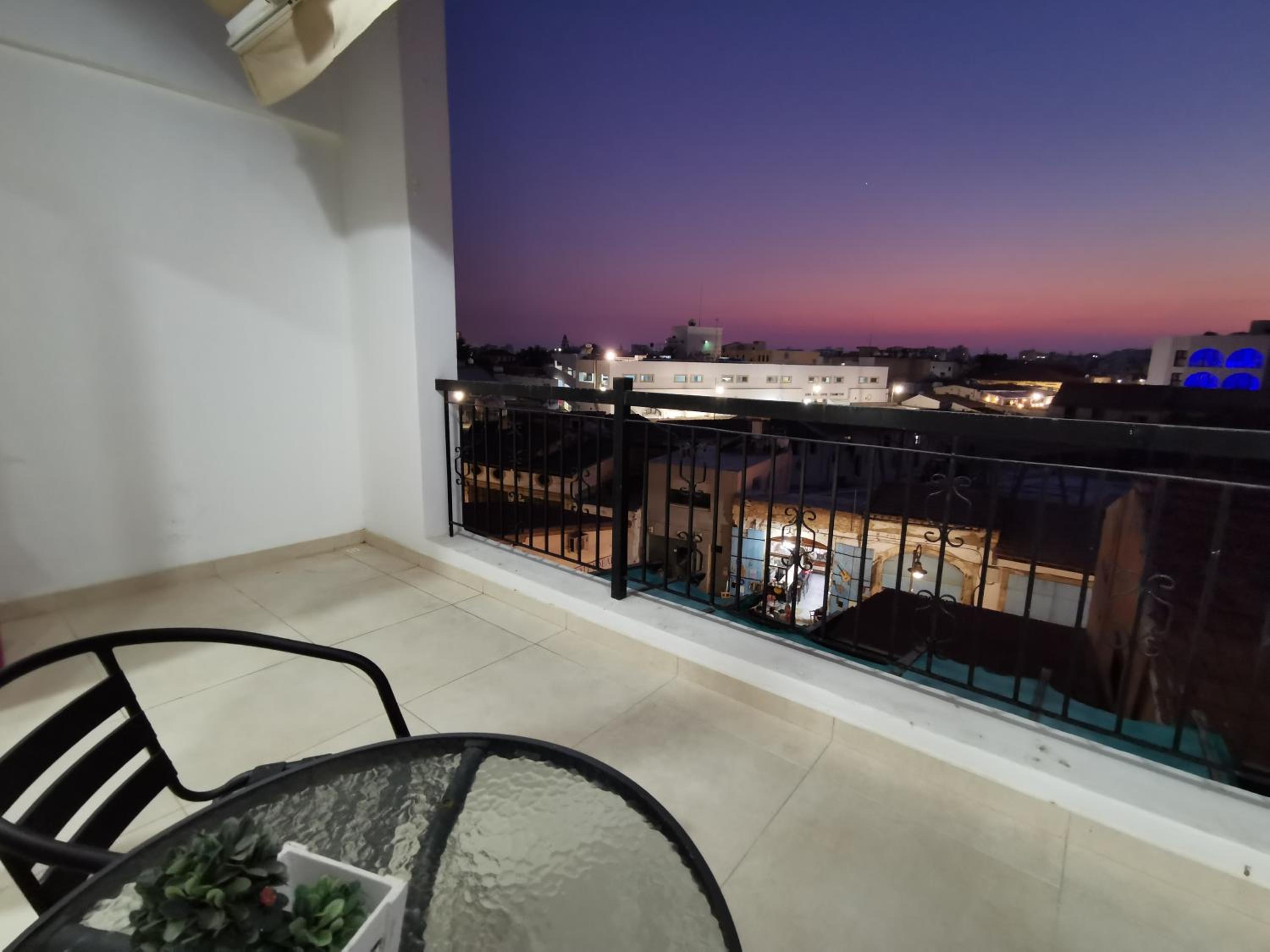 Must Stay - Finikoudes Studio