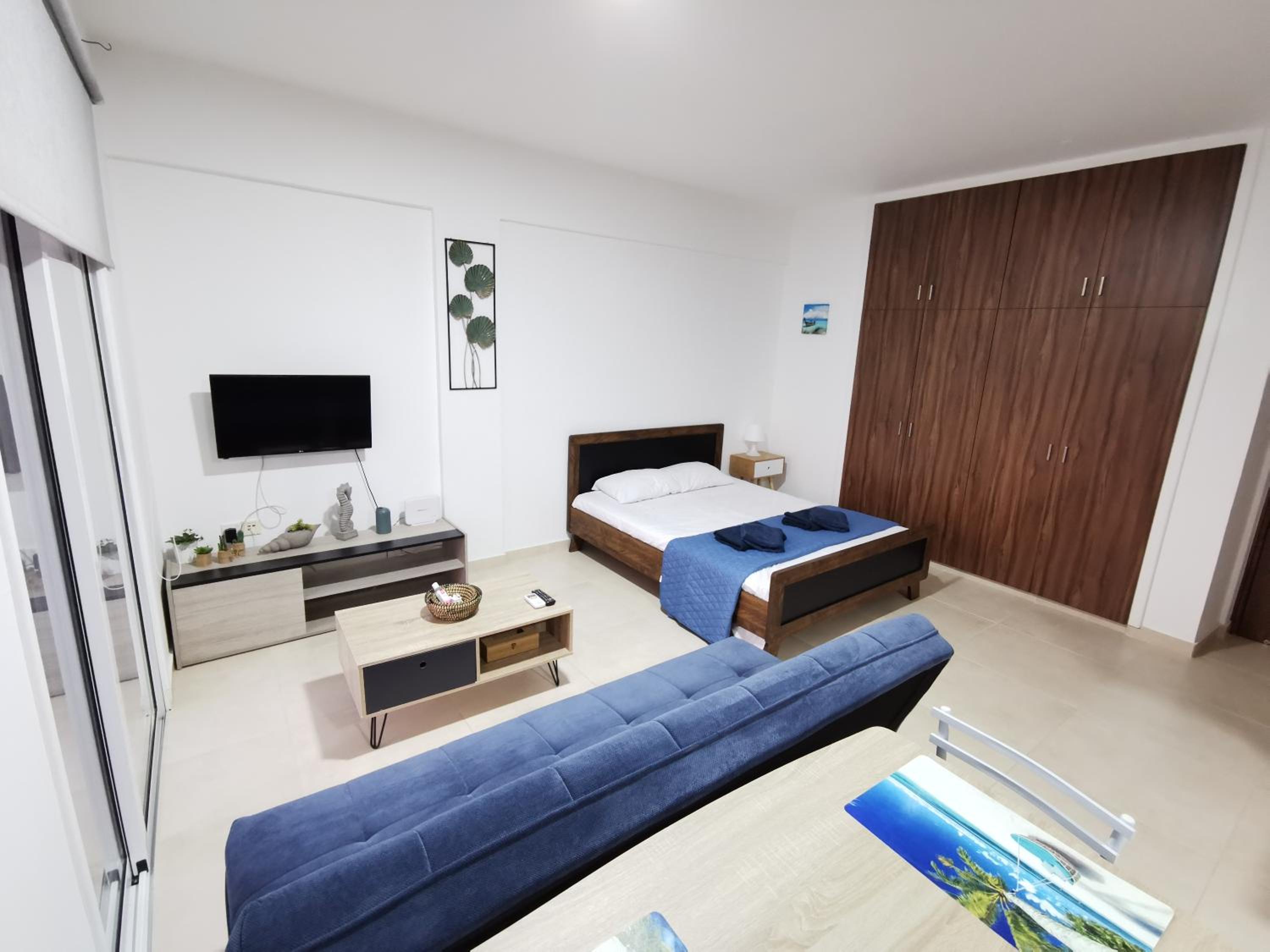 Must Stay - Finikoudes Studio