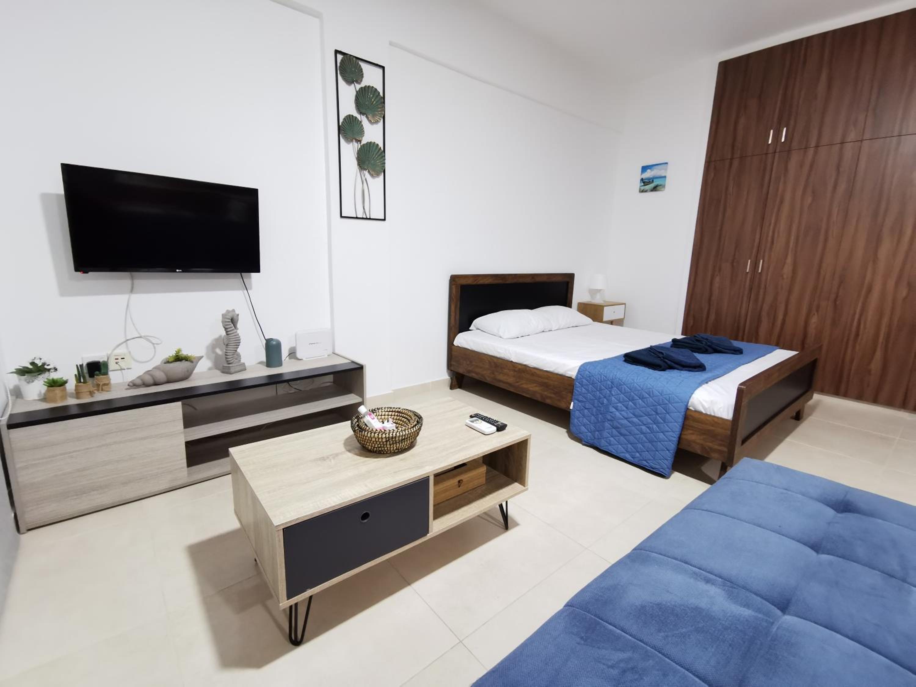 Must Stay - Finikoudes Studio