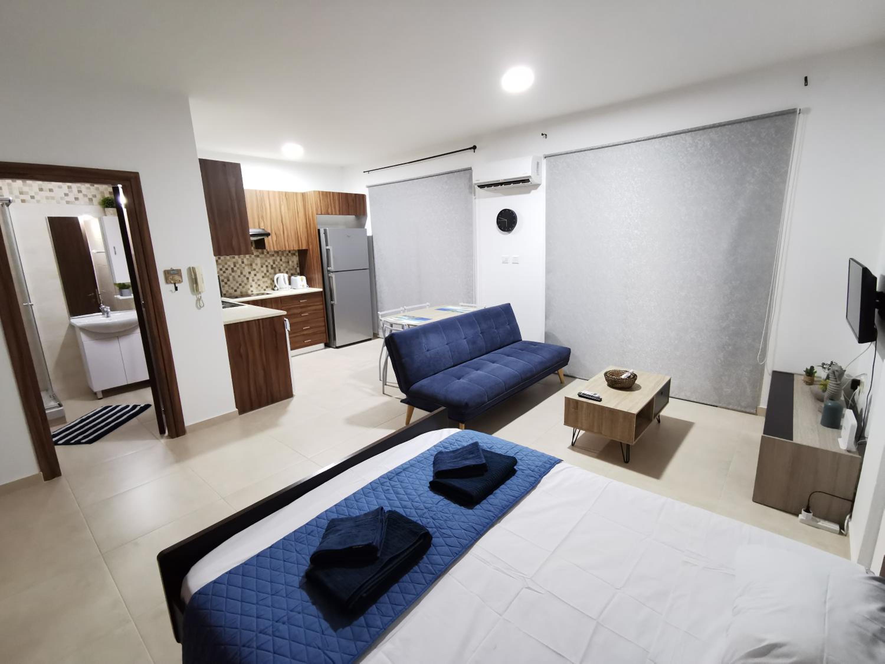 Must Stay - Finikoudes Studio