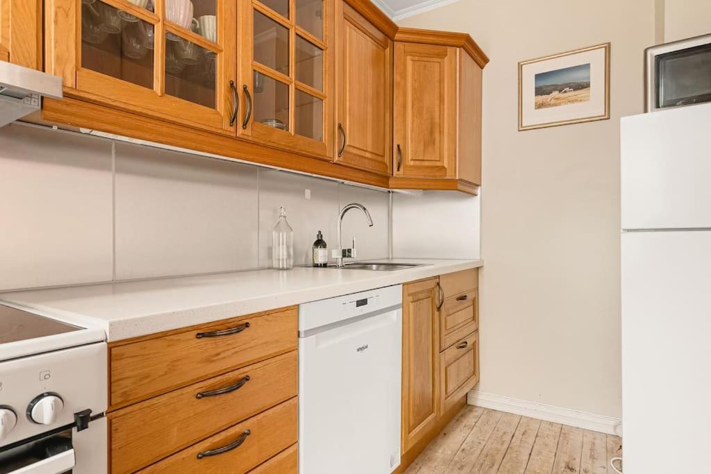Bergen Vacations - Dinbnb Homes I The 1880 Authentic Bergen Dream I 500m from Bryggen - Property Image 13