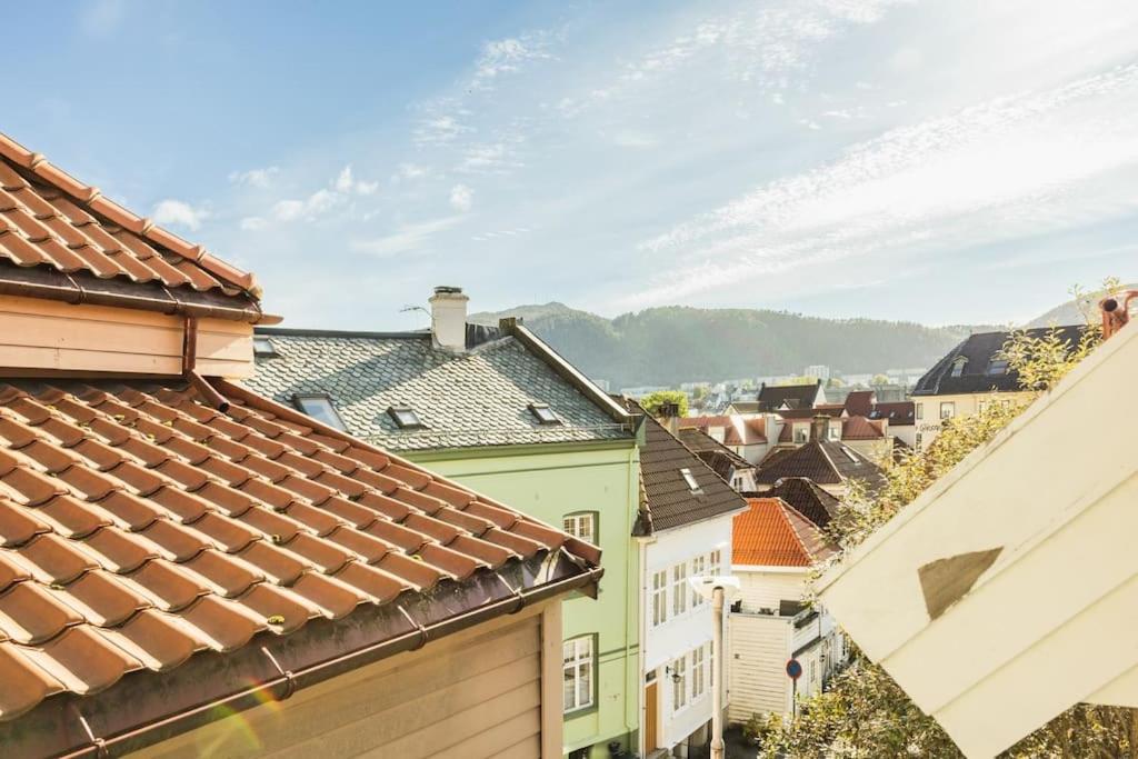 Bergen Vacations - Dinbnb Homes I The 1880 Authentic Bergen Dream I 500m from Bryggen - Property Image 9