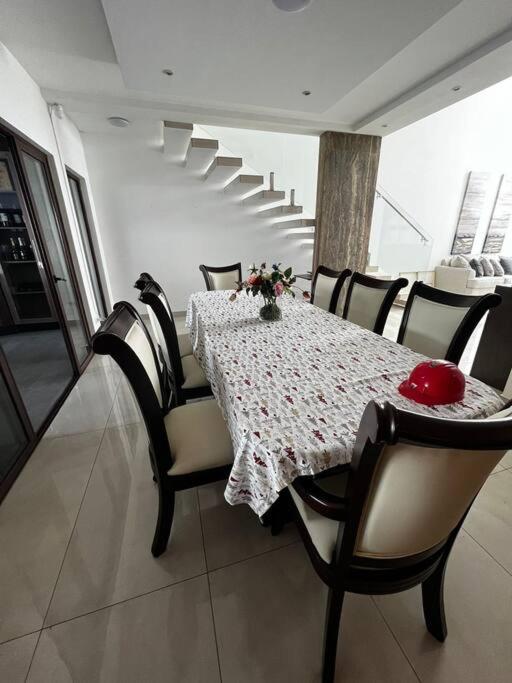 Lujosa casa con piscina