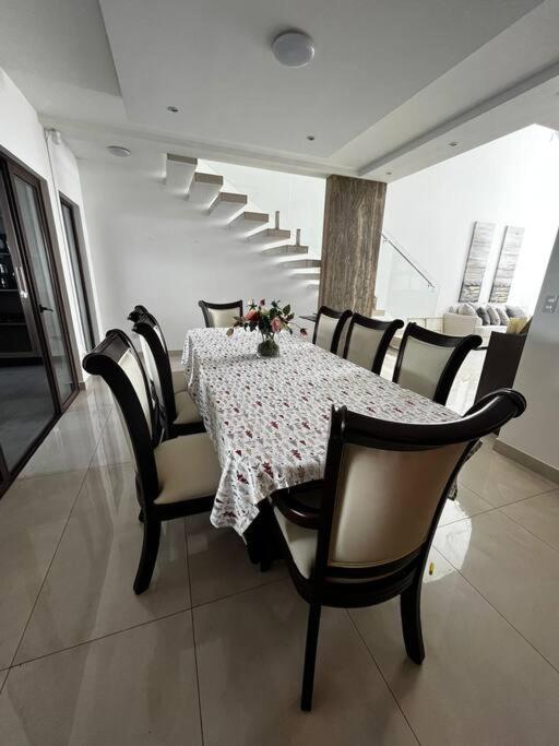 Lujosa casa con piscina