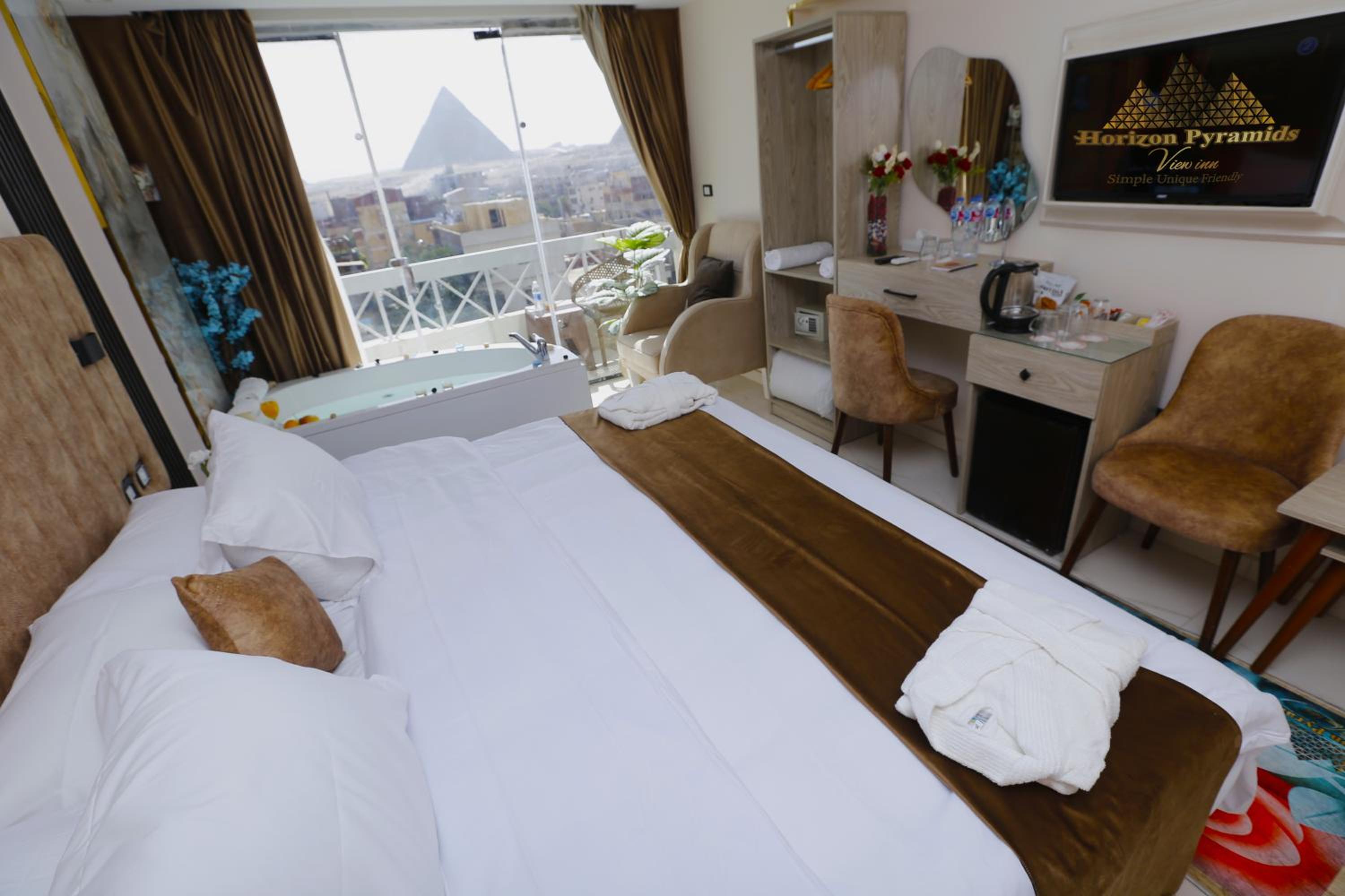 Horizon Pyramids View inn