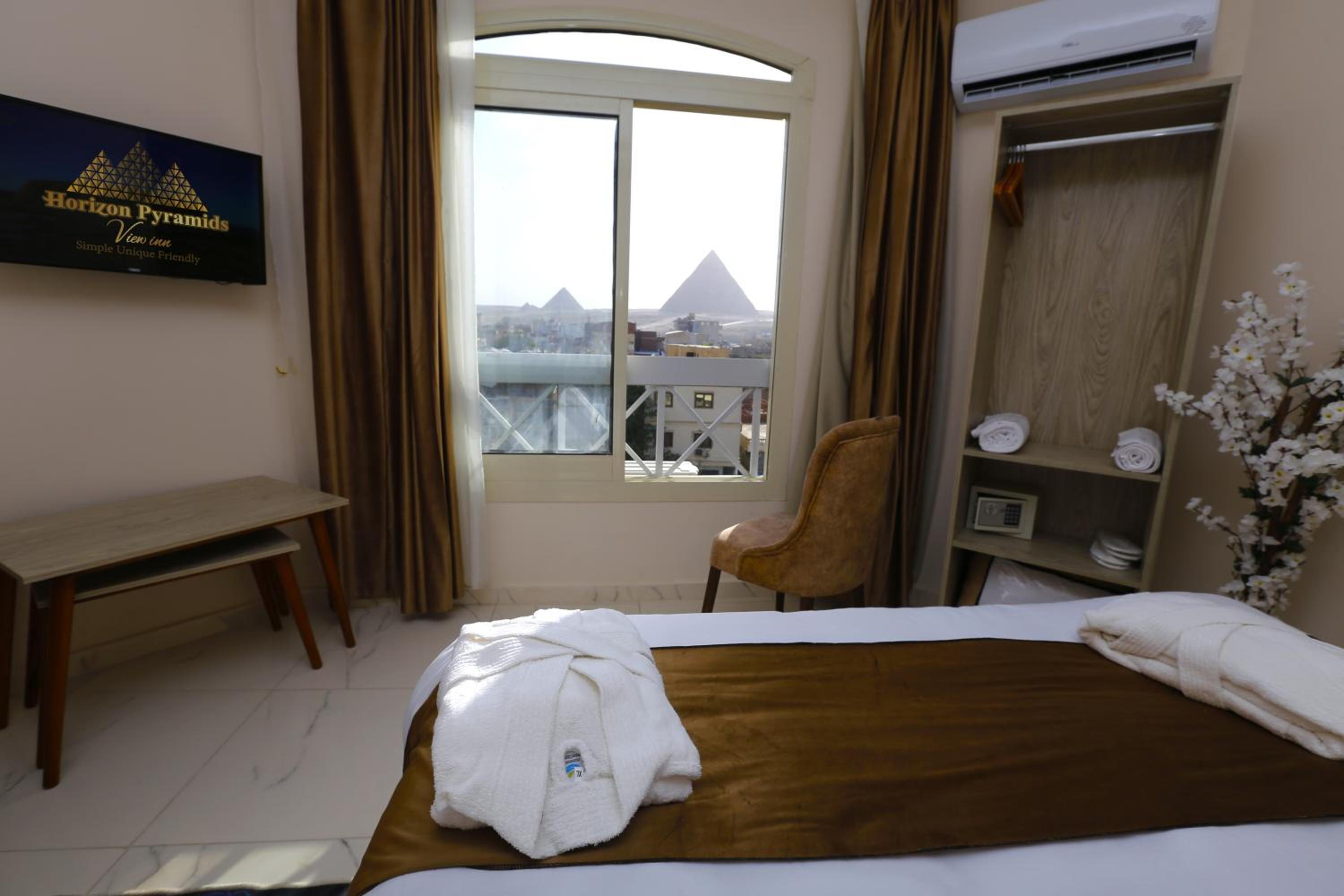 Horizon Pyramids View inn