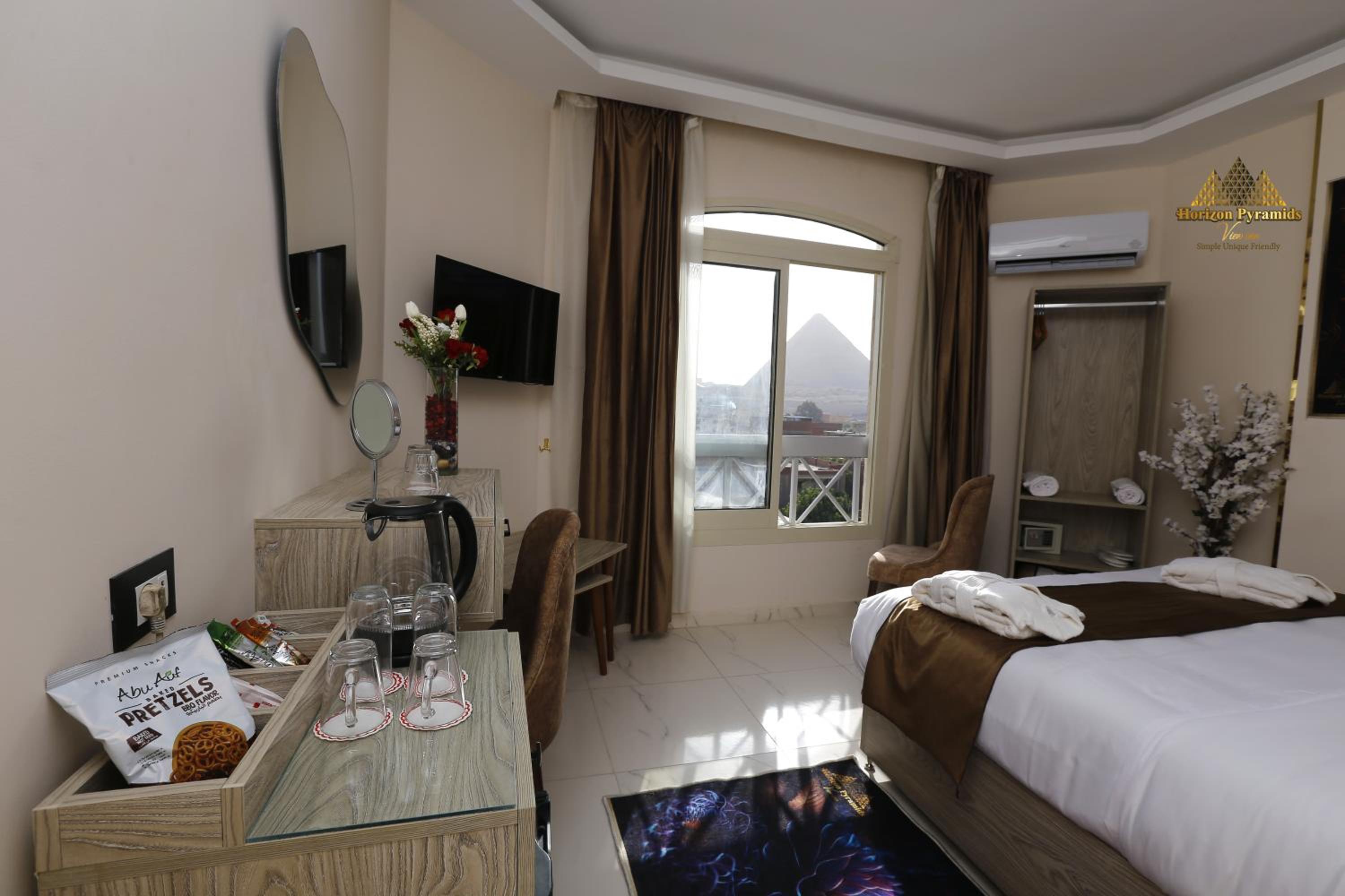 Horizon Pyramids View inn