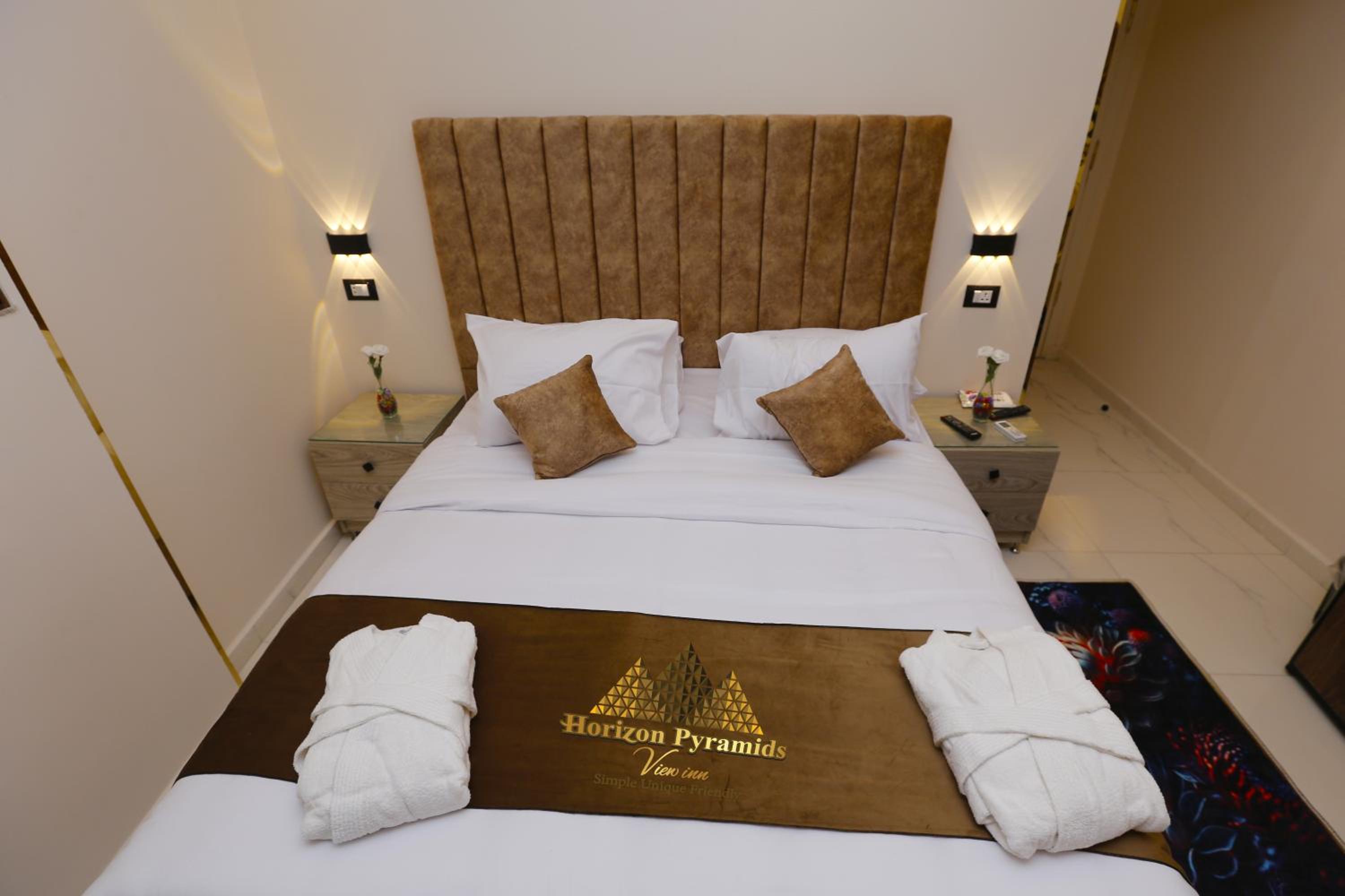 Horizon Pyramids View inn