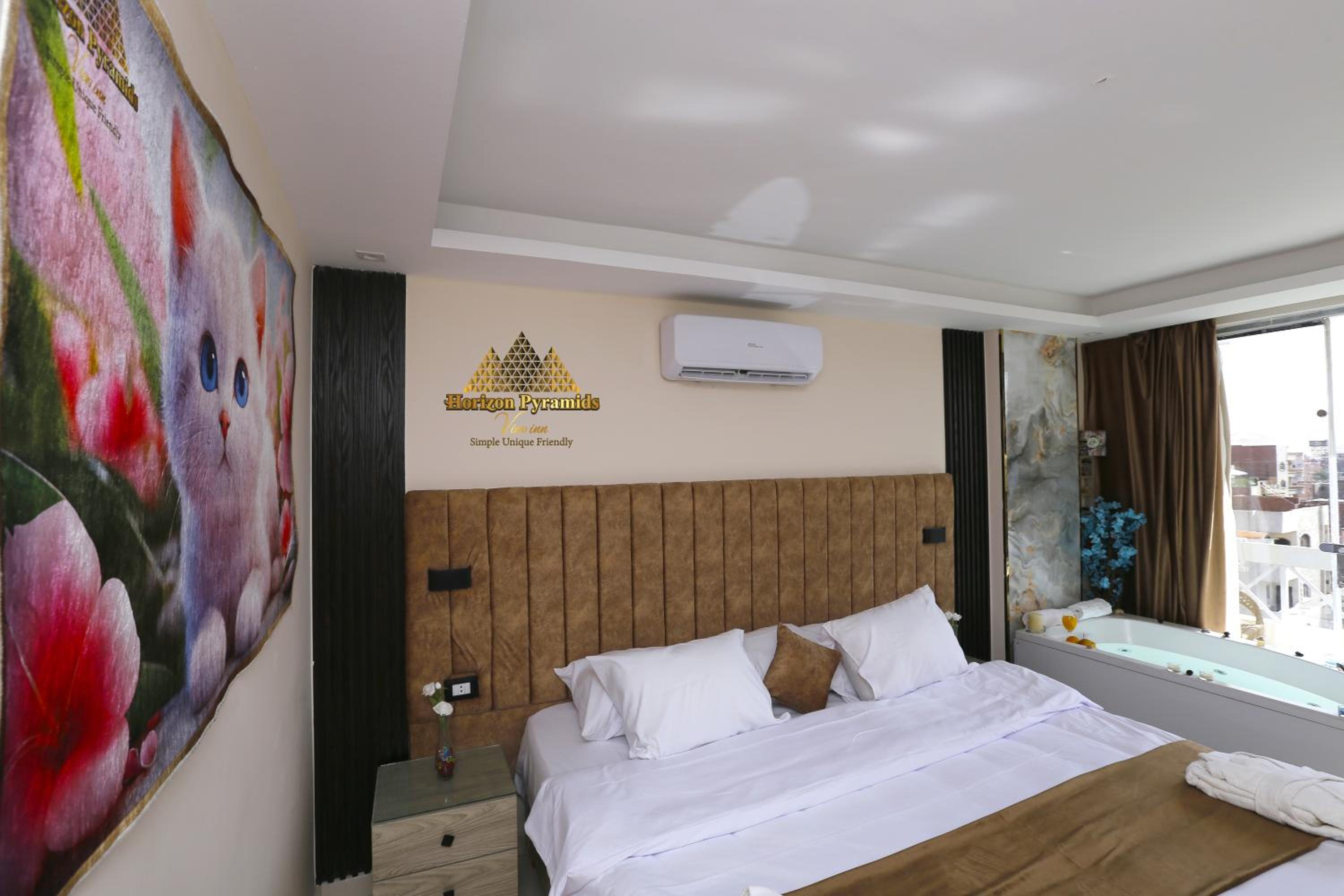 Horizon Pyramids View inn