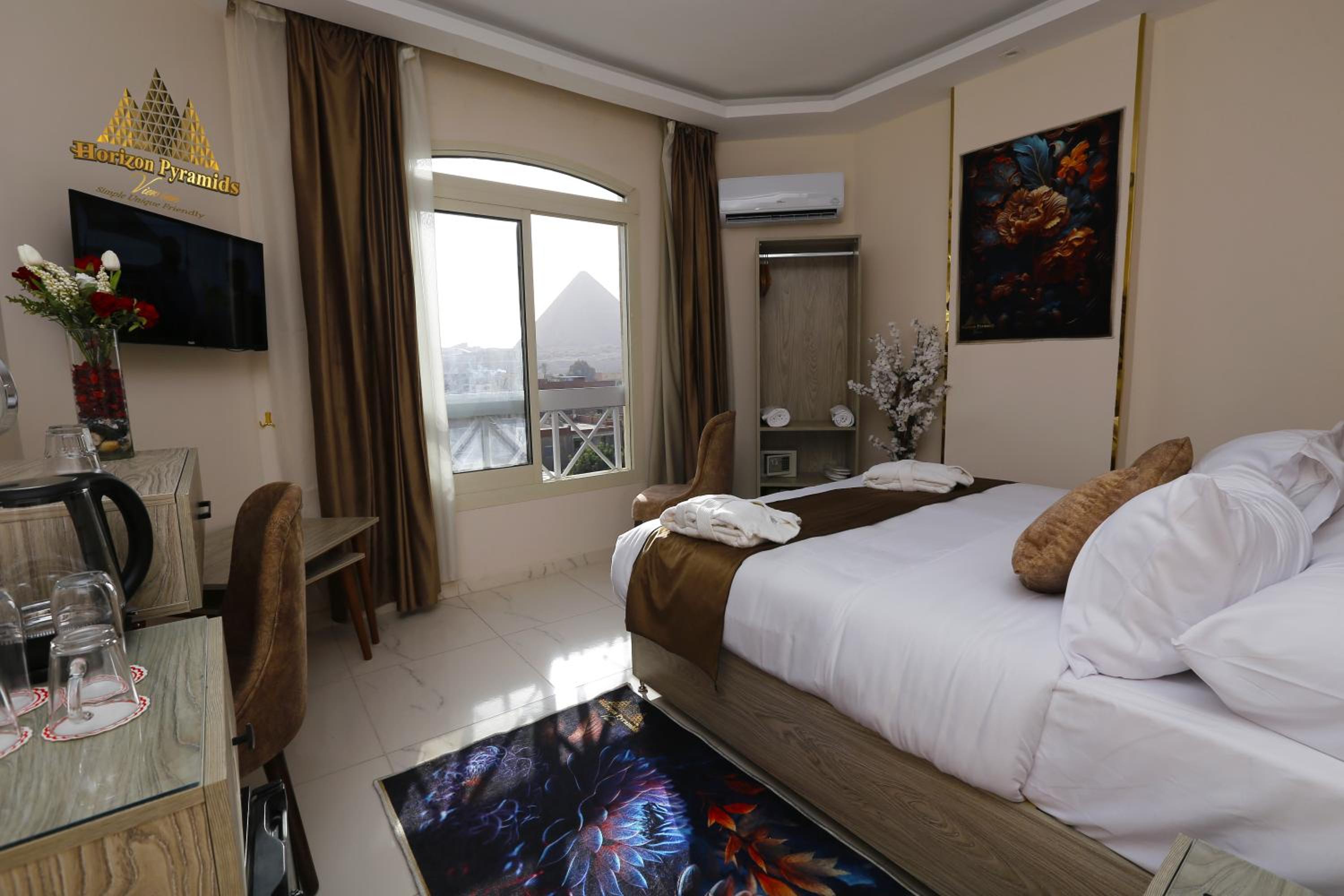 Horizon Pyramids View inn