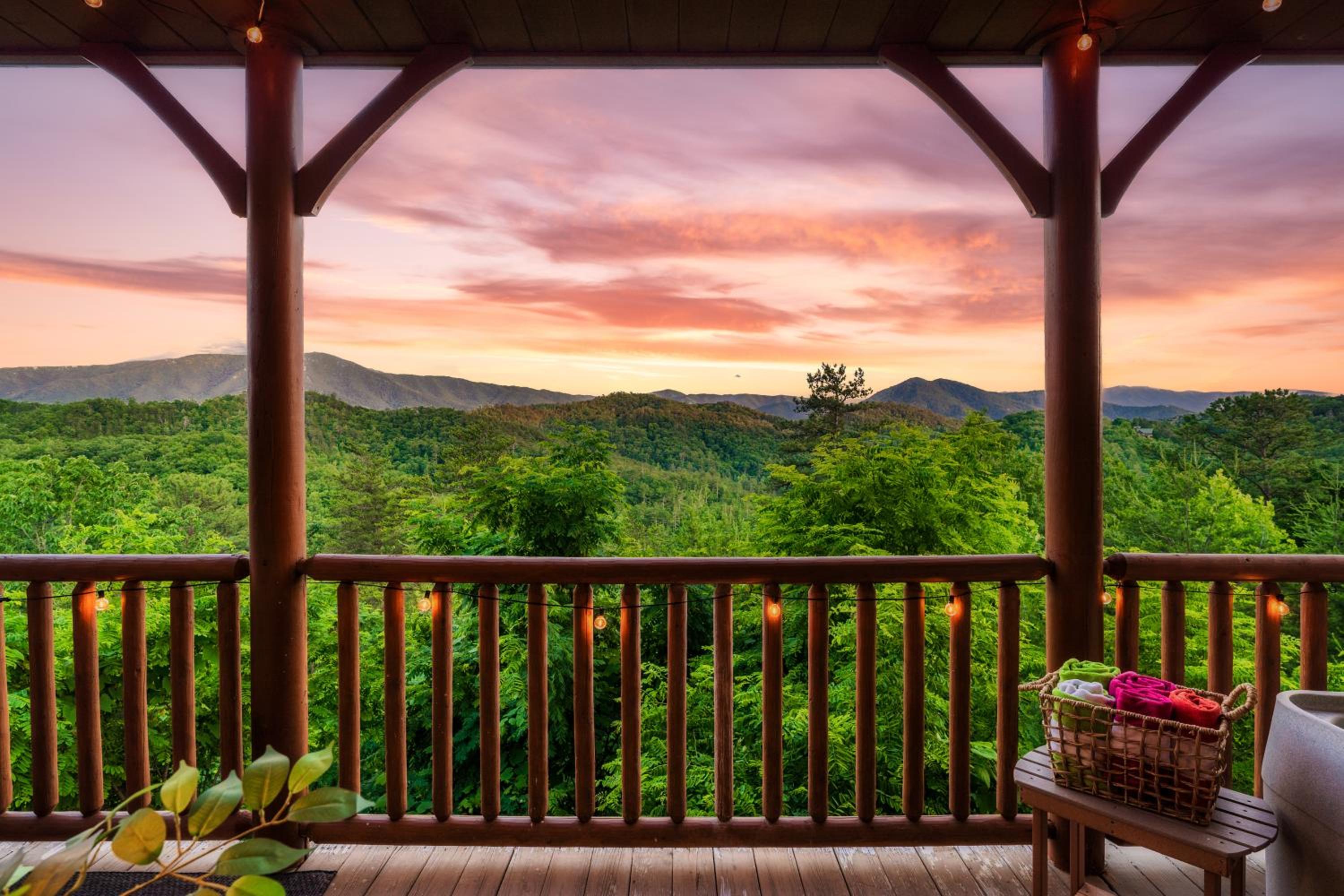 Million Dollar View, Hot Tub, 2 Master King Ensuite, Game Room view 4