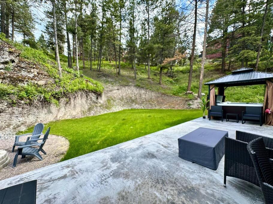 Cozy Cabin w Private Hot Tub and Fire Pit