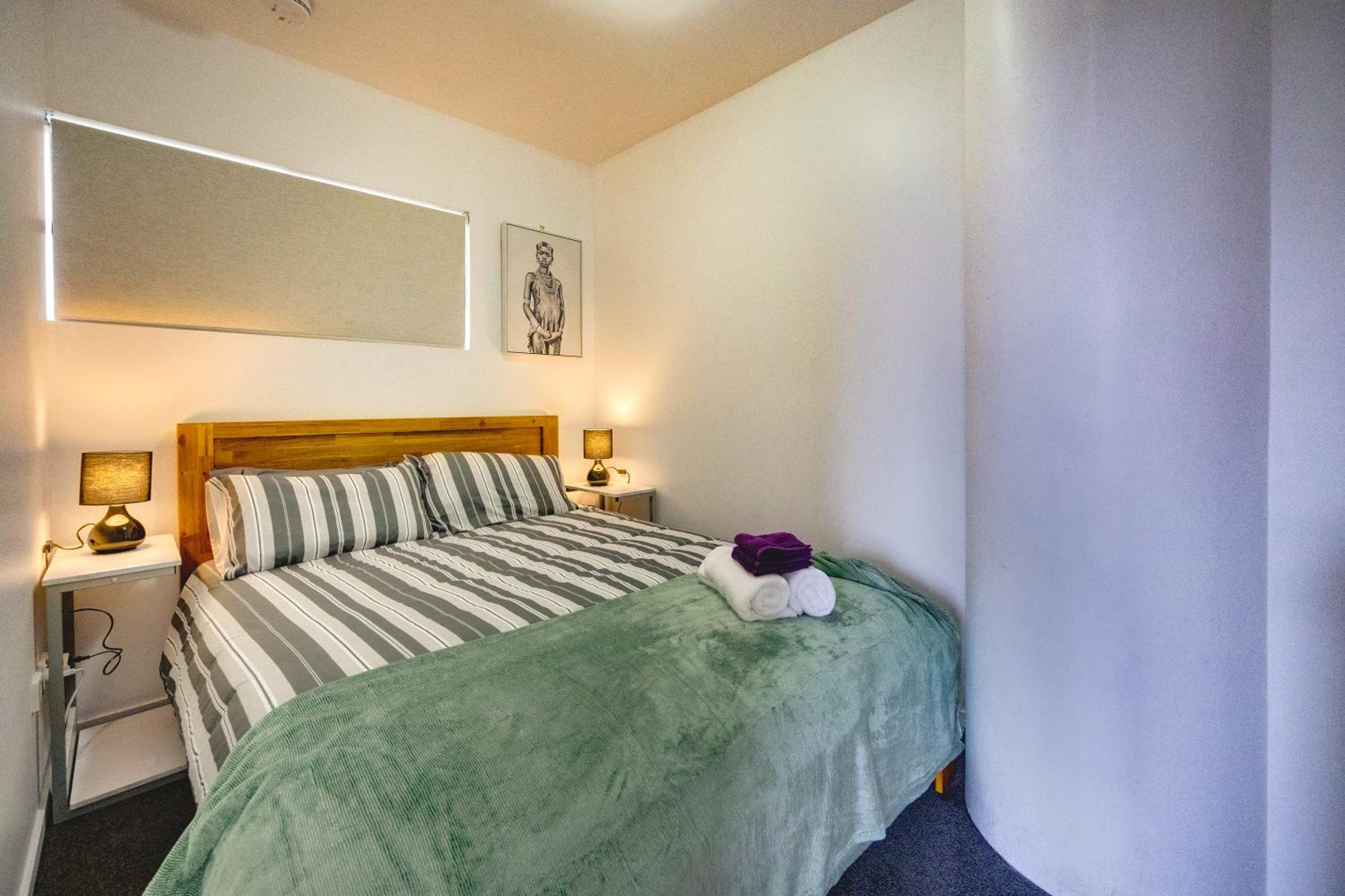 Top Floor - Secure Parking - Great Location - Quiet - City Ciew view 2