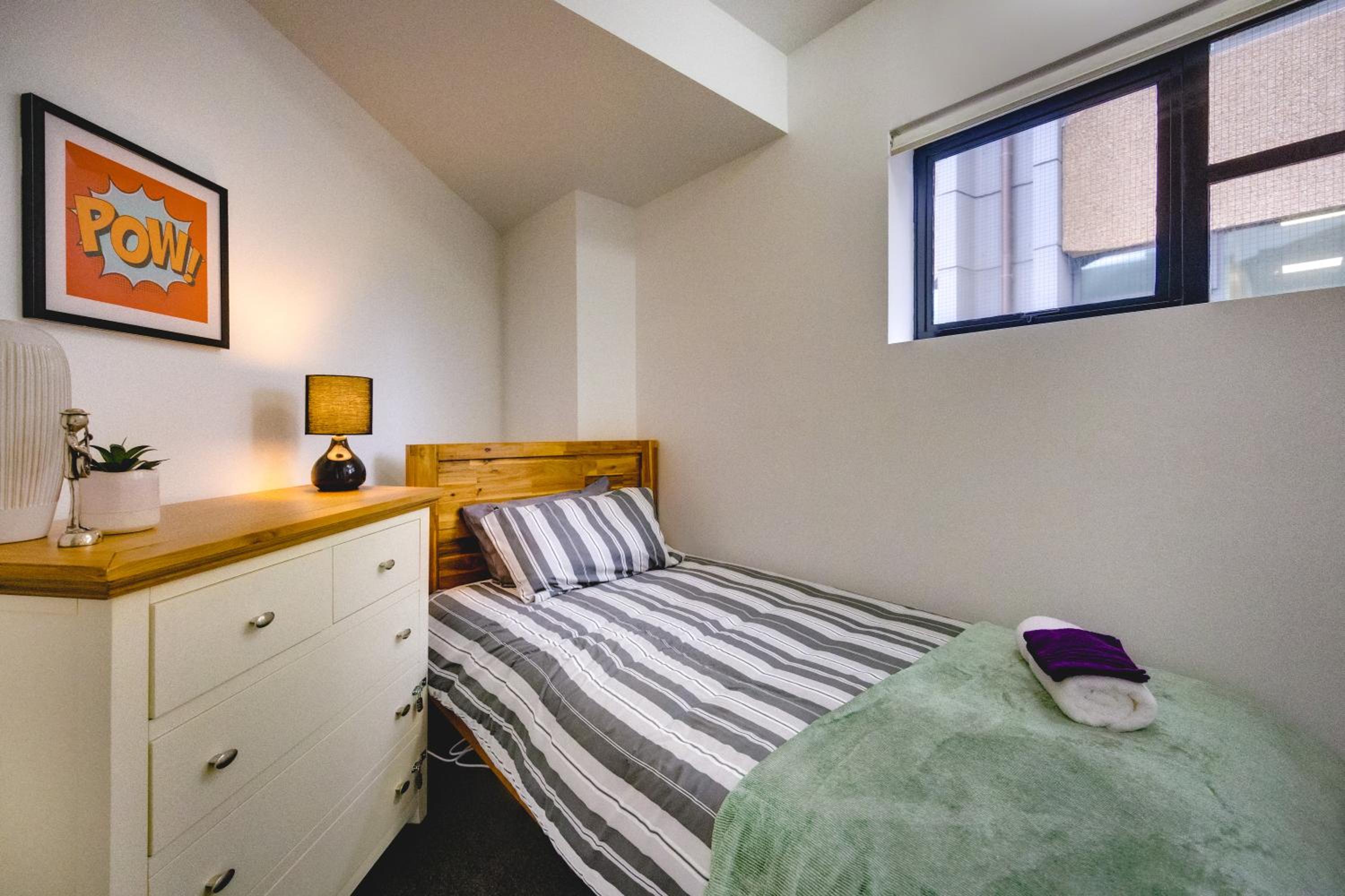 Top Floor - Secure Parking - Great Location - Quiet - City Ciew view 3