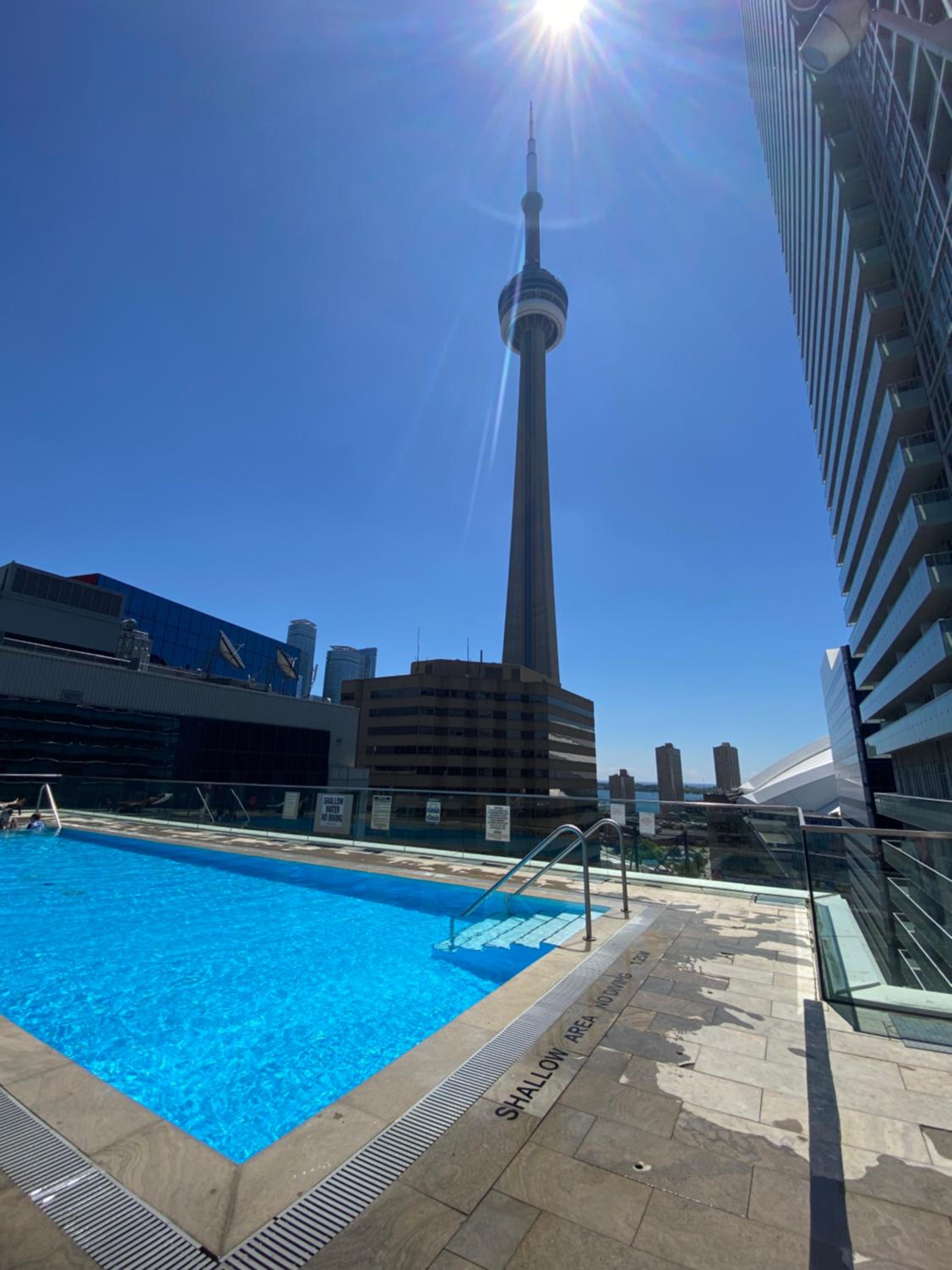 Central Toronto Suite - Free Parking, City Views and across CN Tower, MTCC